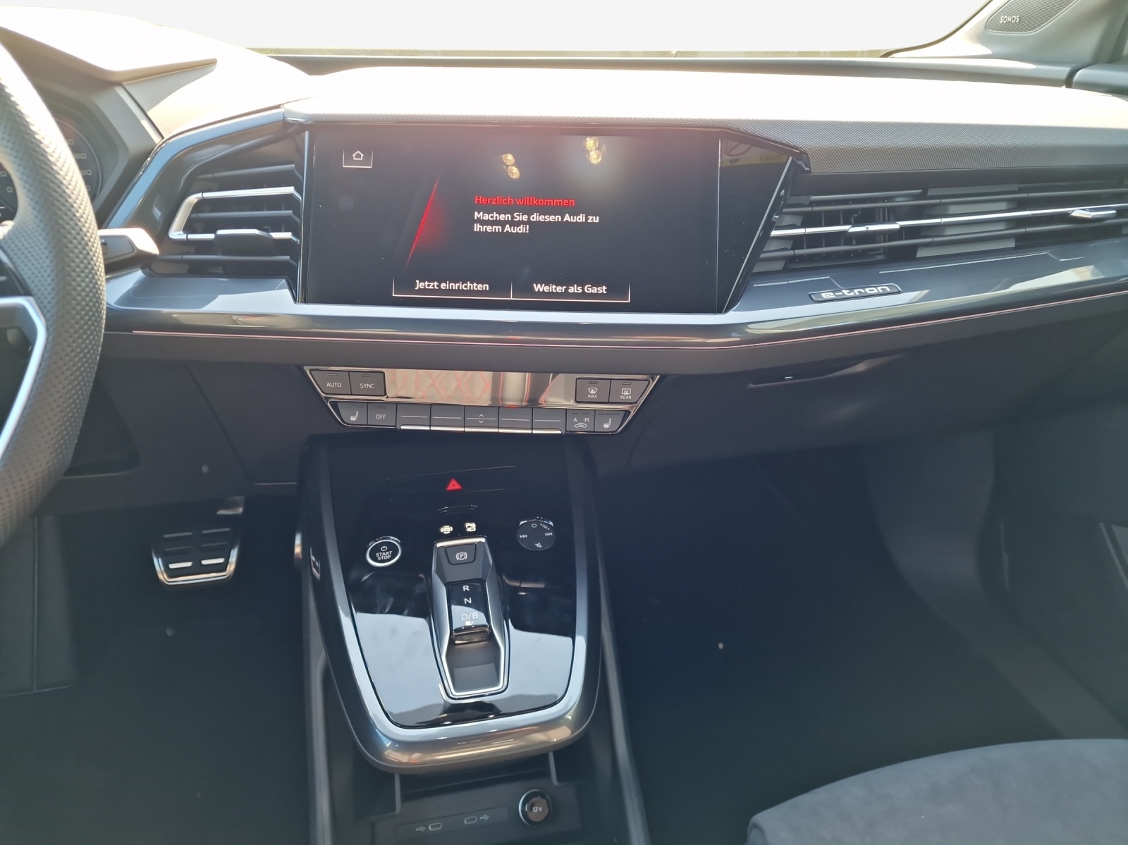 AUDI Q4 e-tron 45 quattro-image-10