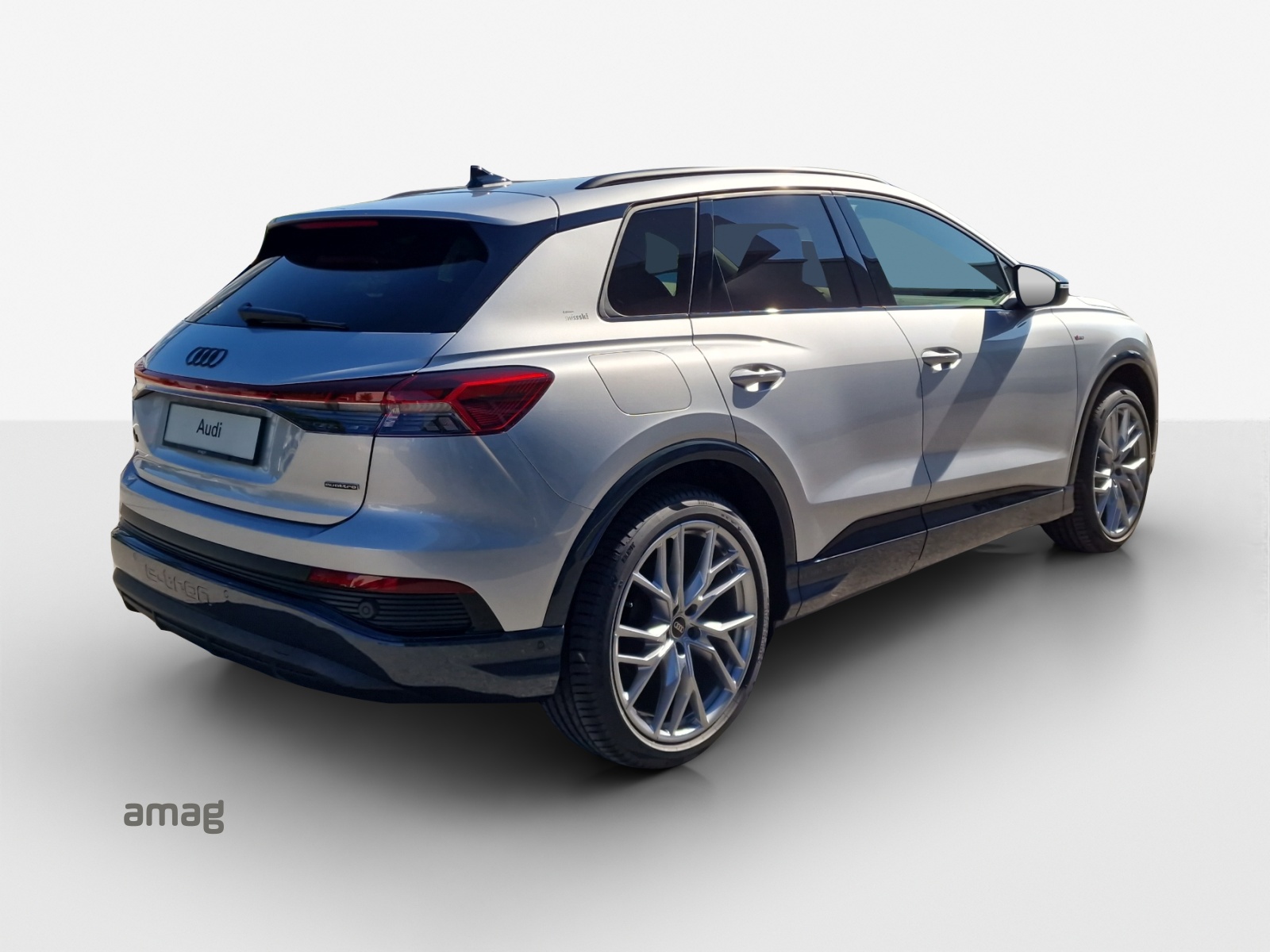 AUDI Q4 e-tron 45 quattro-image-4