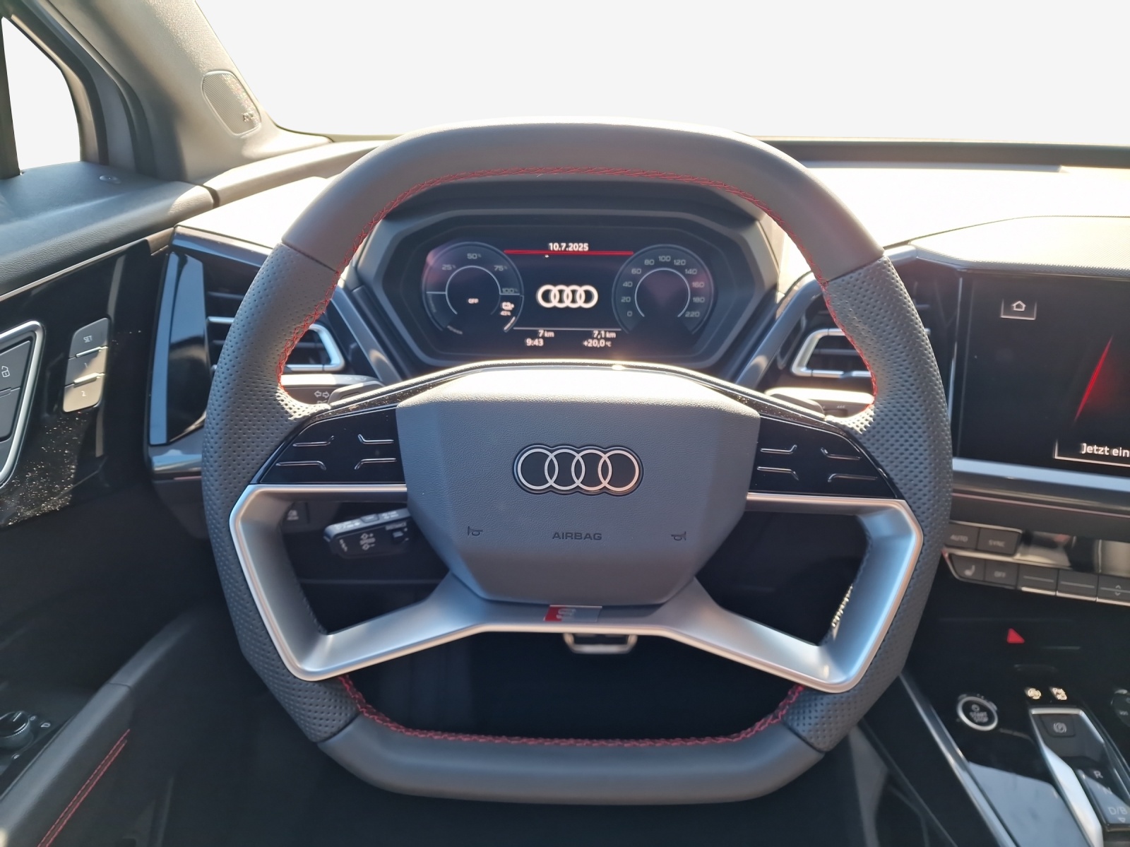 AUDI Q4 e-tron 45 quattro-image-9