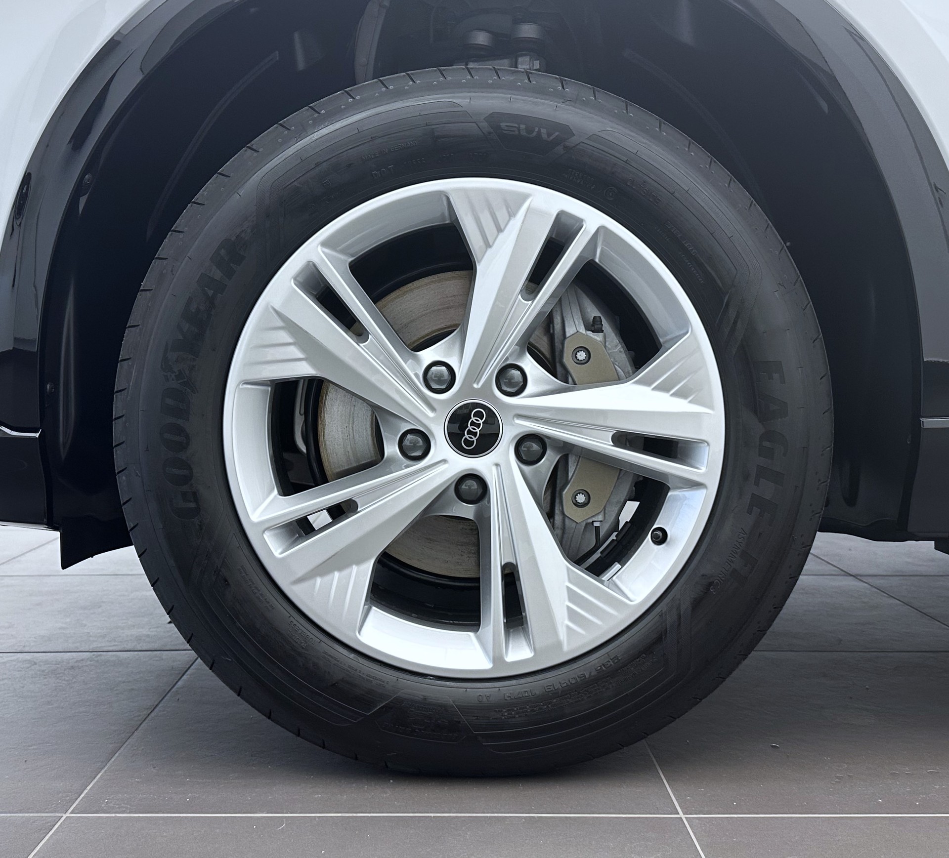 AUDI Q6 e-tron performance-showroom-element-2