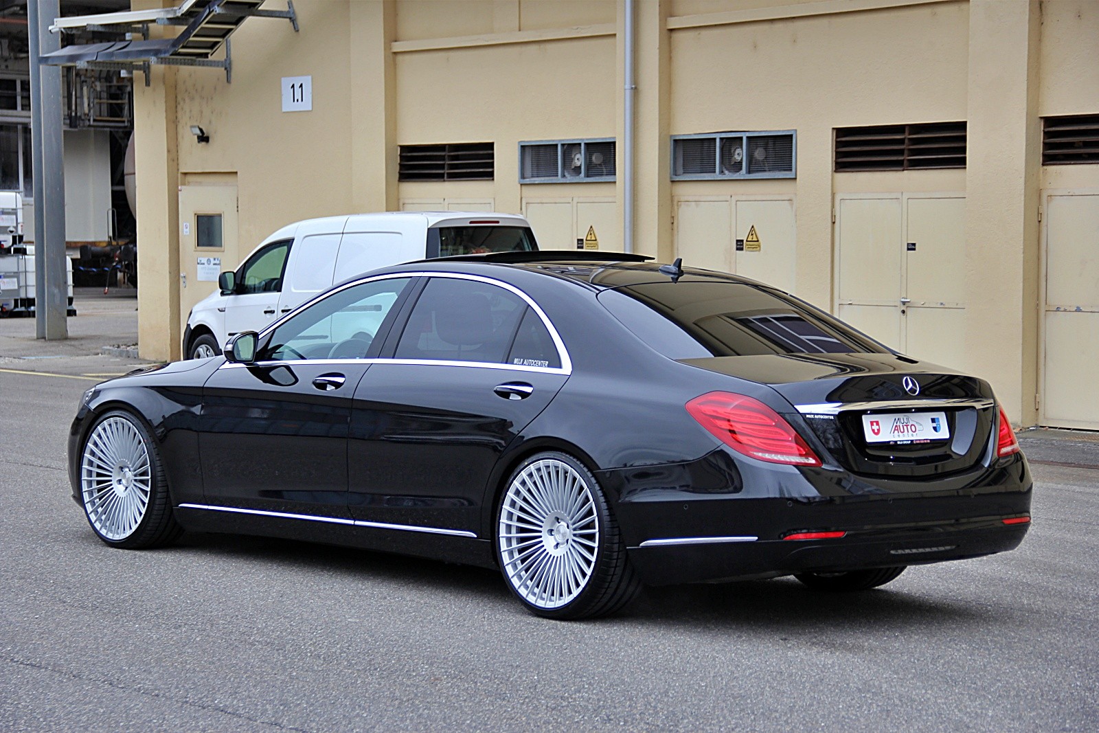 MERCEDES-BENZ S 350 d L 4Matic 9G-Tronic-showroom-element-2