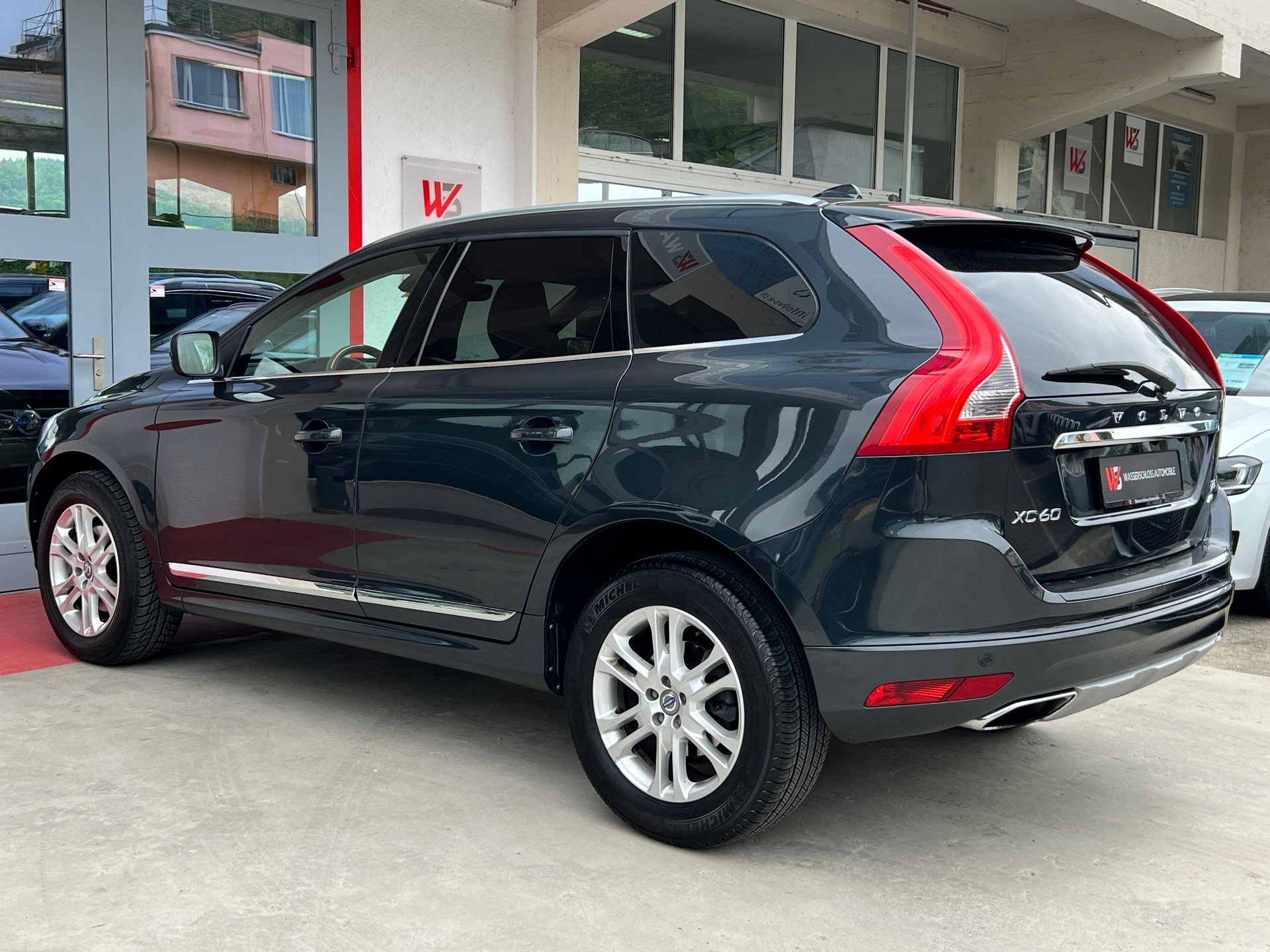 VOLVO XC60 T5 AWD Summum Geartronic-showroom-element-3