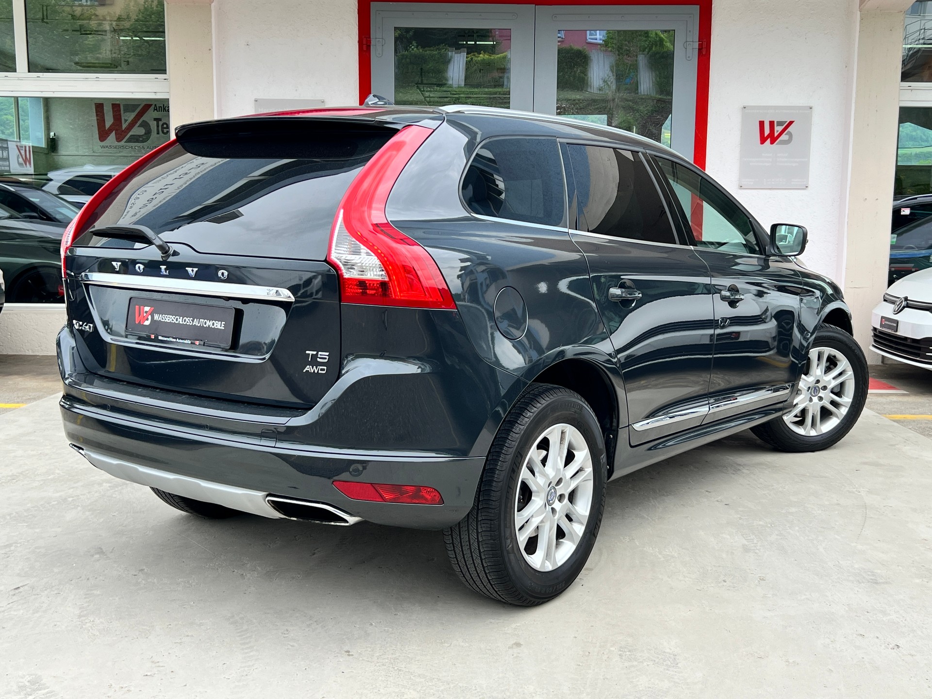 VOLVO XC60 T5 AWD Summum Geartronic-showroom-element-2