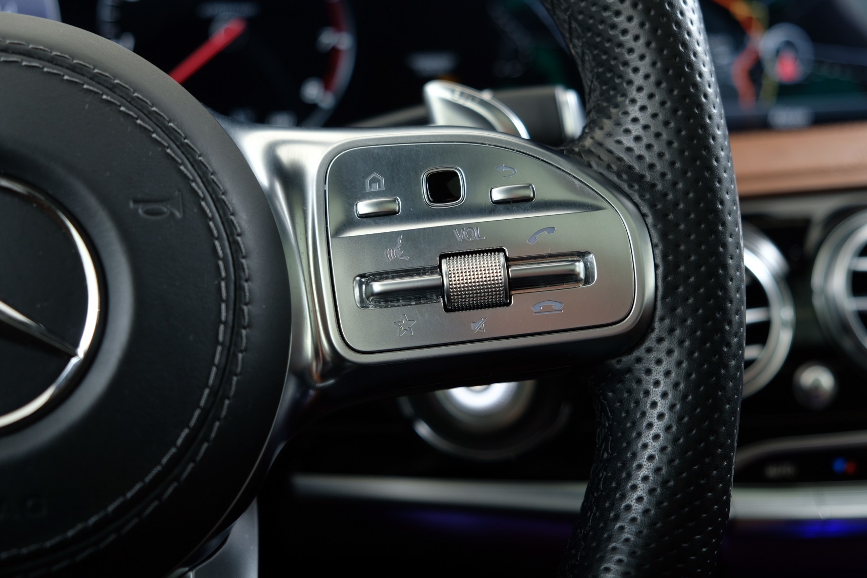 MERCEDES-BENZ S 560 L 4Matic 9G-Tronic-image-25