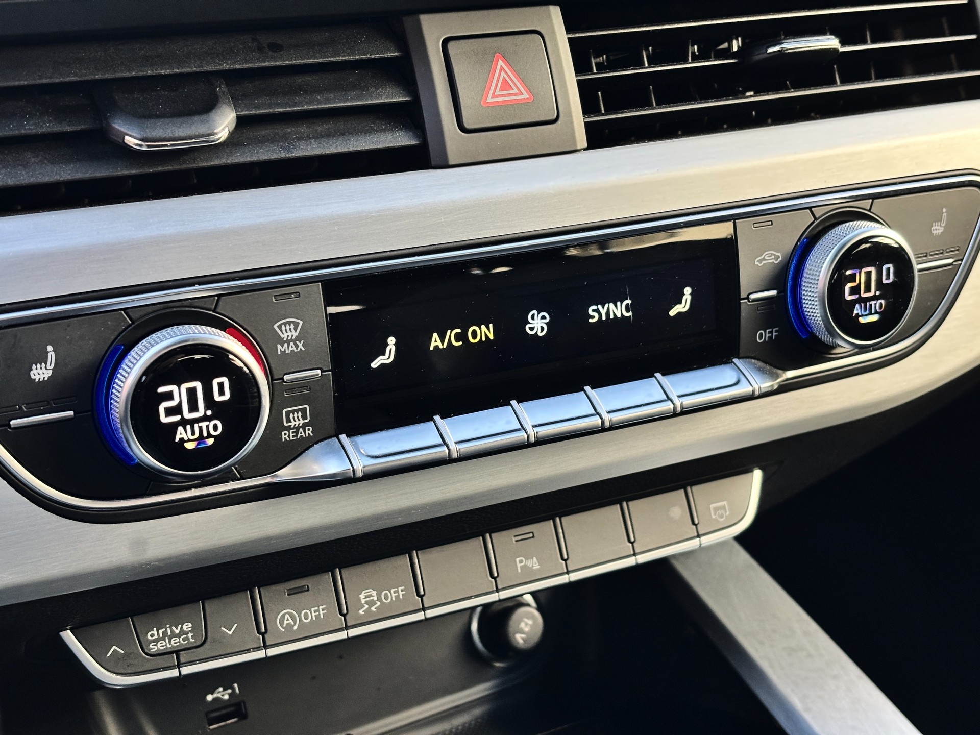 AUDI A4 Avant 40 TDI S line quattro S-tronic-image-22