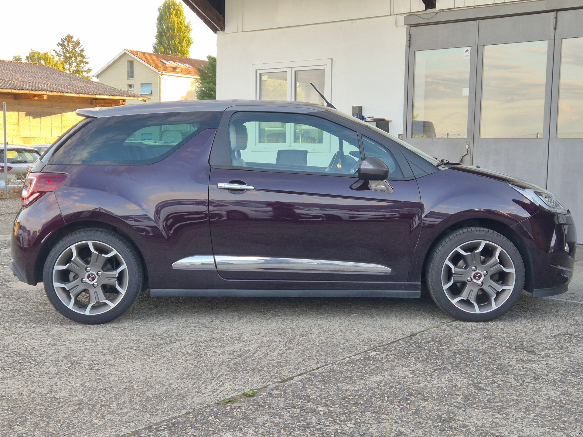 DS AUTOMOBILES DS3 1.2 PURE TECH SO CHIC-showroom-element-3