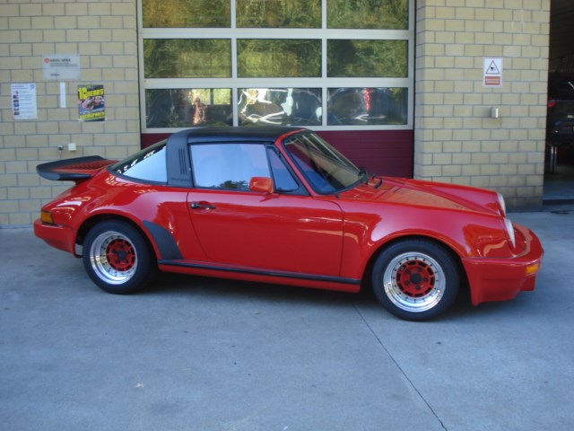 PORSCHE 911 Targa-showroom-element-1