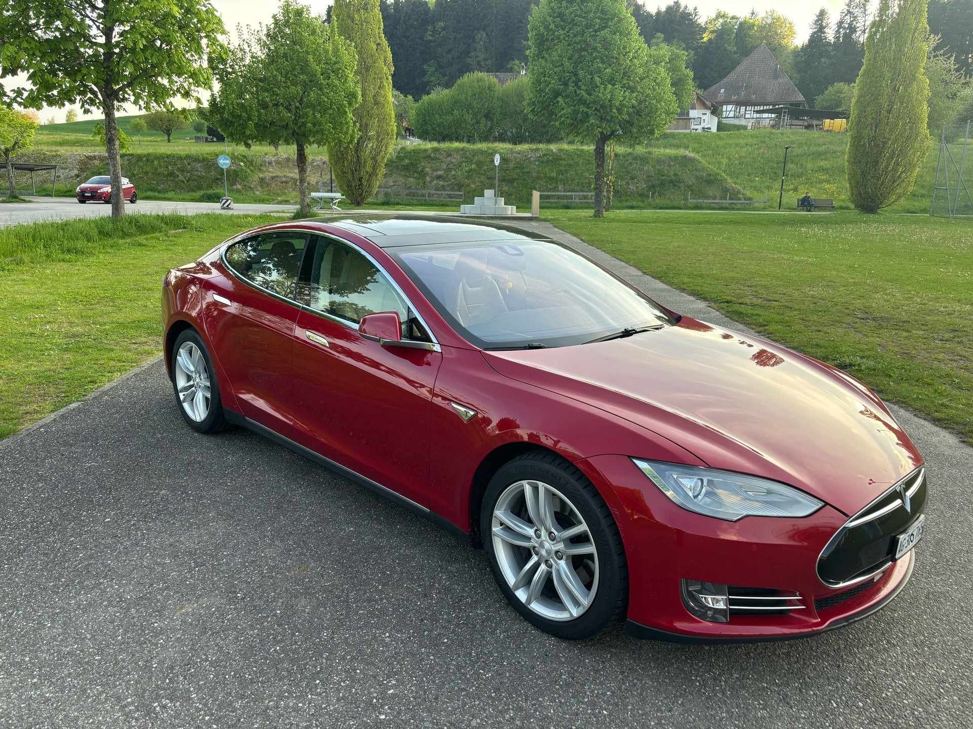 TESLA Model S 85 D