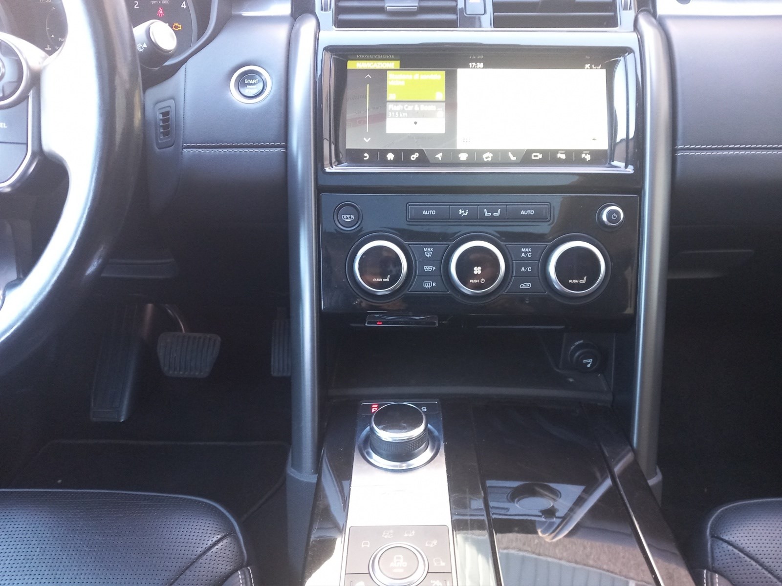 LAND ROVER Discovery 3.0 TD6 First Edition Automatic-image-9