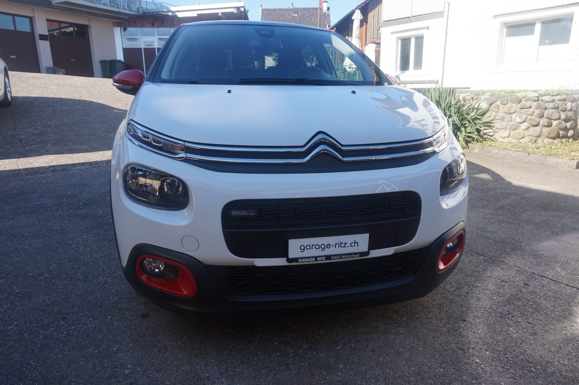 CITROEN C3 1.2i PureTech Shine-image-1