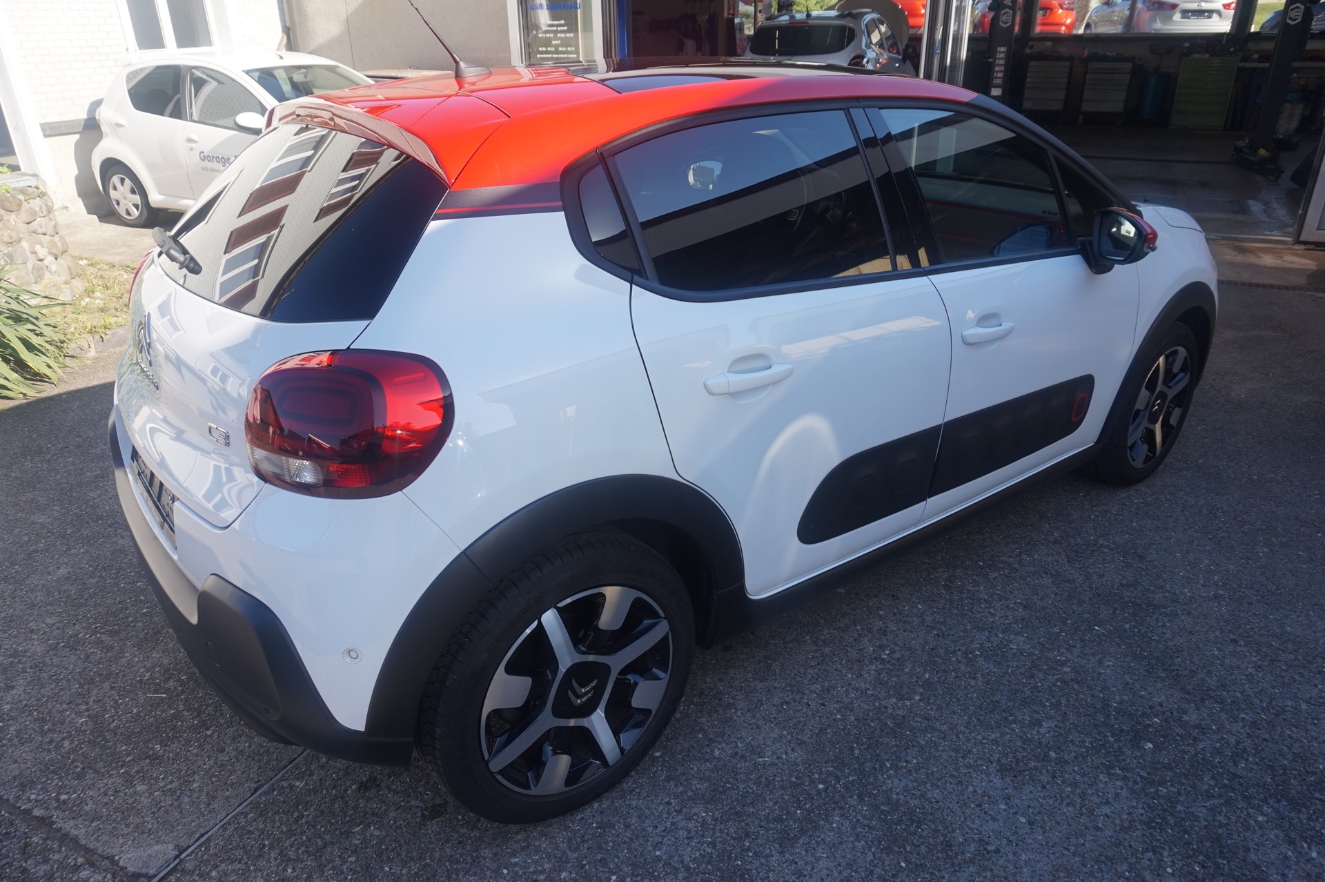 CITROEN C3 1.2i PureTech Shine-image-5