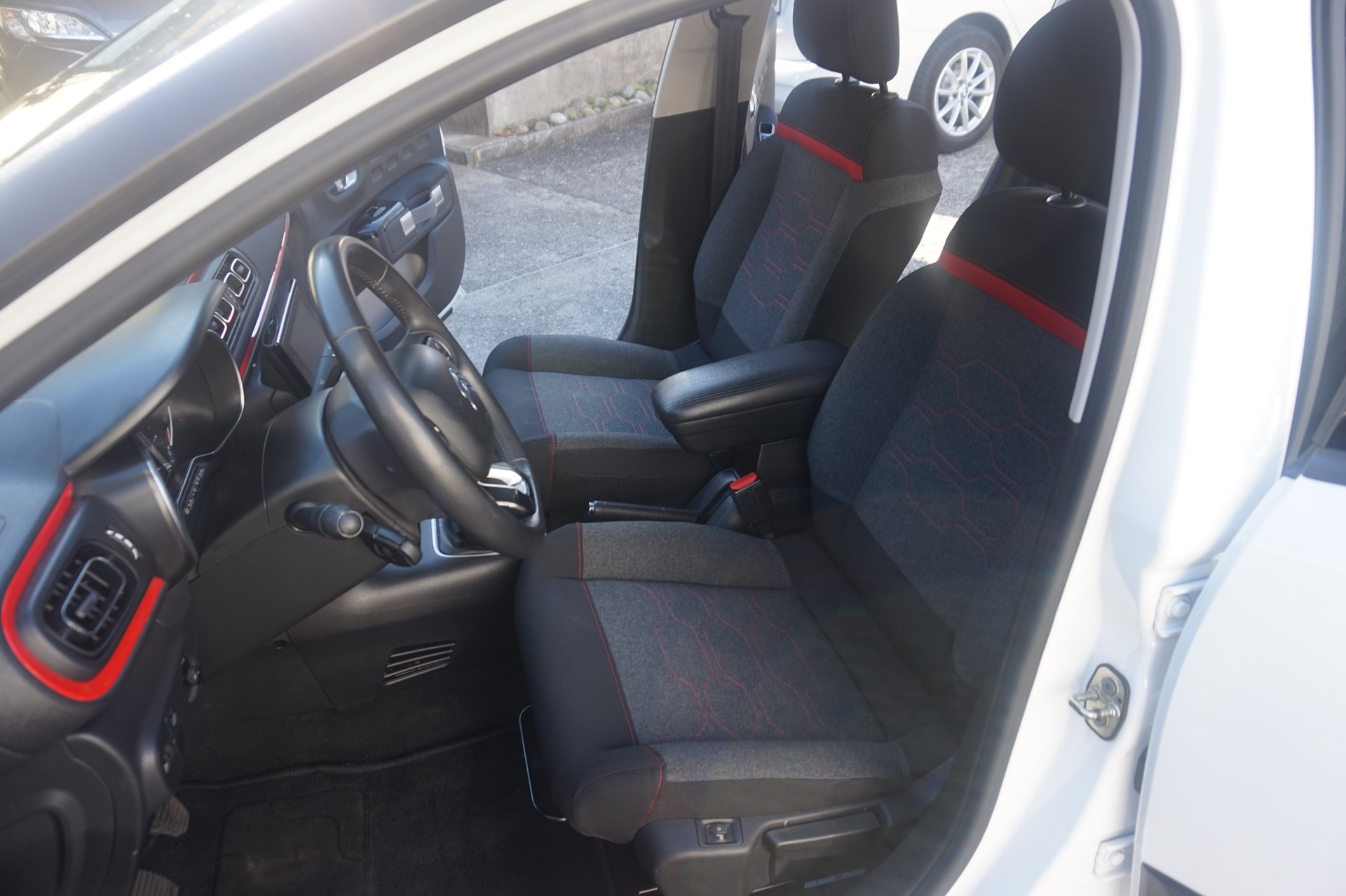 CITROEN C3 1.2i PureTech Shine-image-8