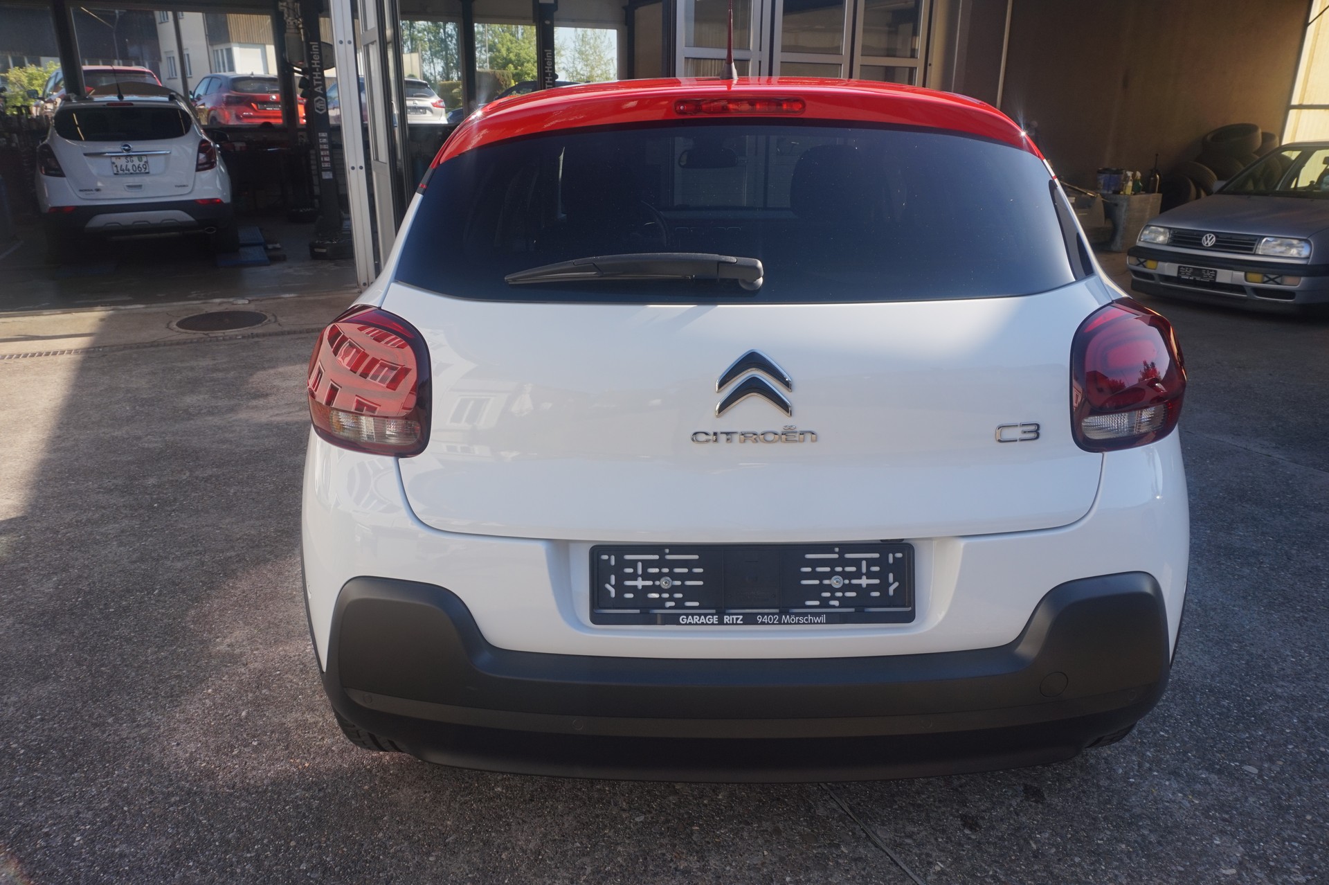 CITROEN C3 1.2i PureTech Shine-image-4