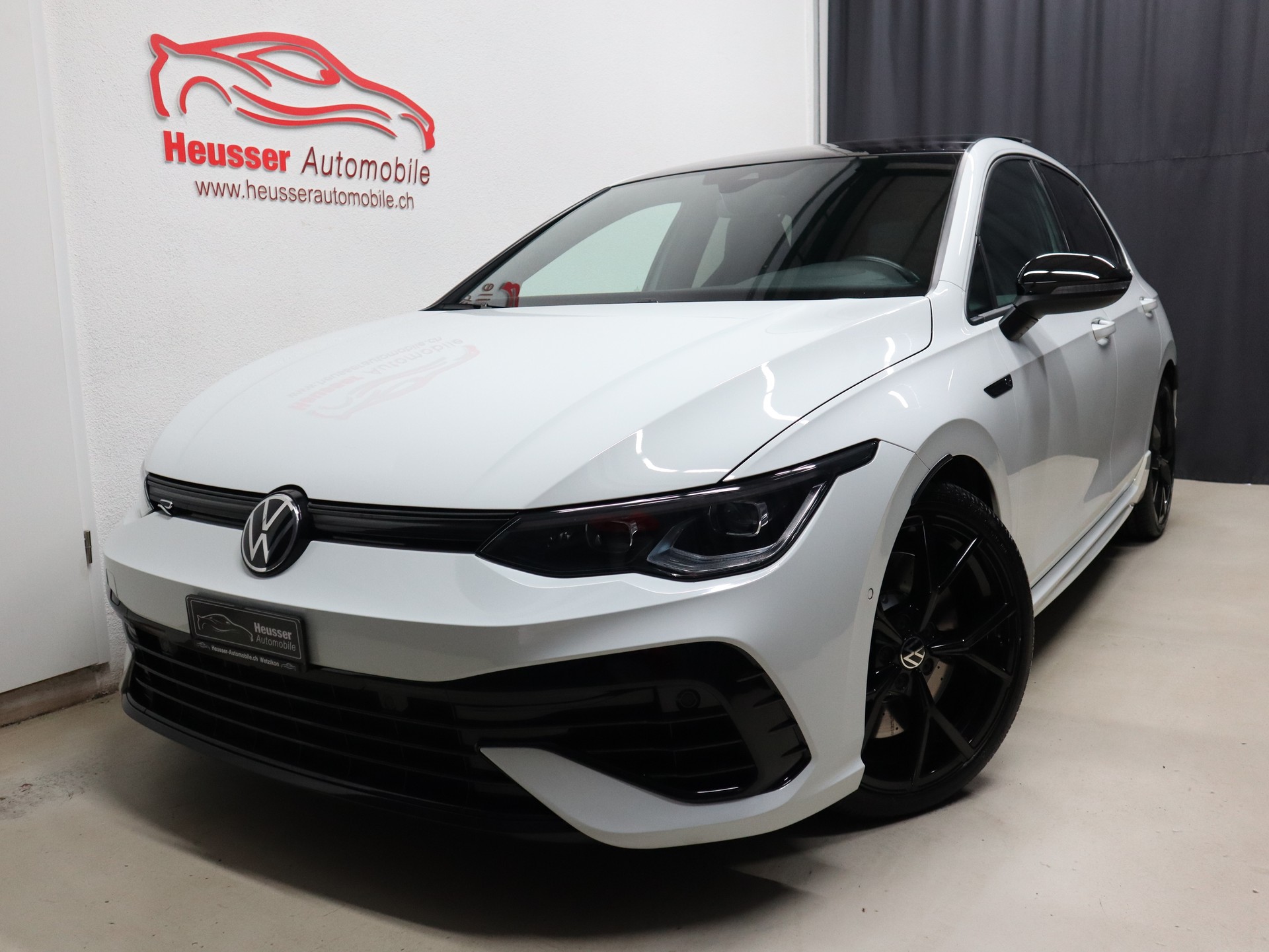 VW Golf 2.0 TSI R DSG 4Motion - Black Style - Panorama - Sportsitze - Navi - Kamera - 320 PS