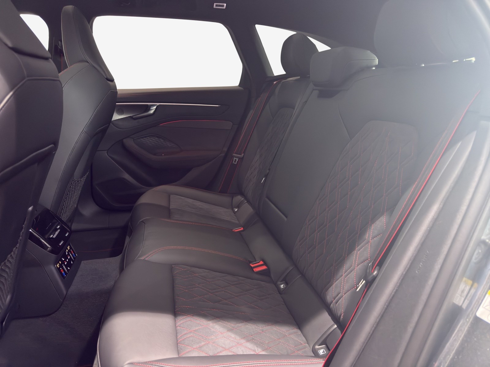 AUDI A6 Avant TFSI quattro 270 kW S tronic-image-11