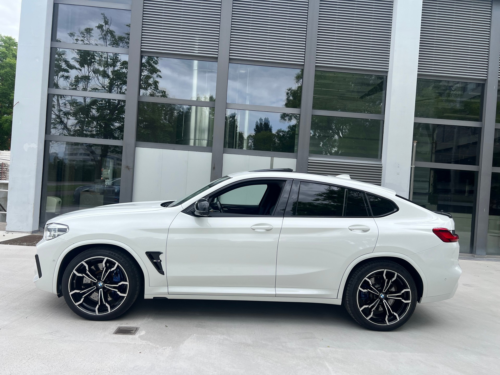 BMW X4M M Competition Steptronic-showroom-element-1
