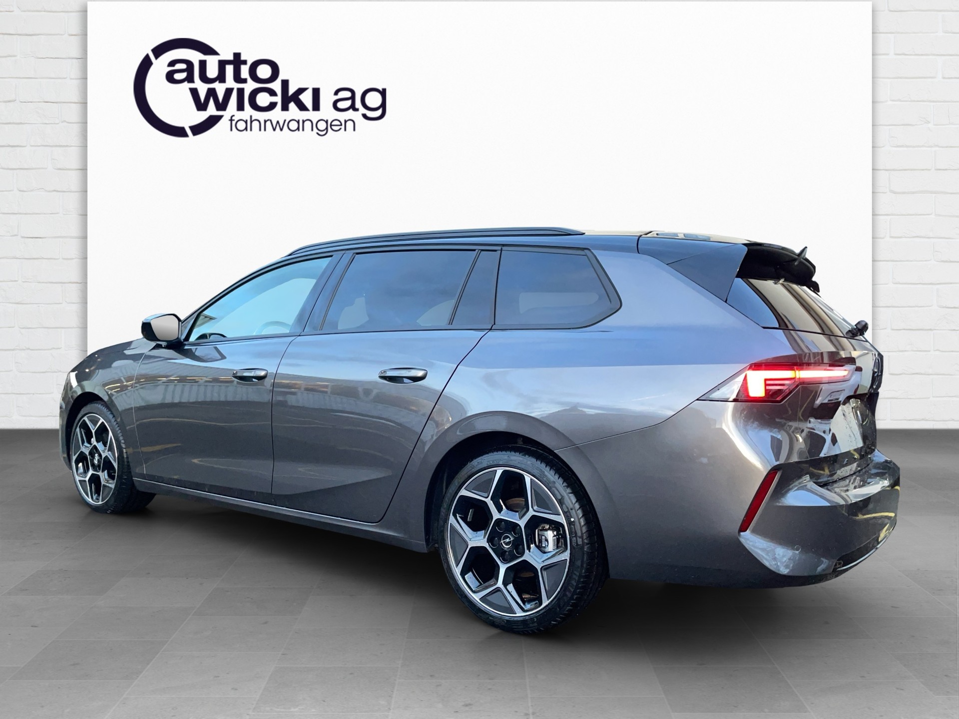 OPEL Astra Sports Tourer 1.2i Turbo GS A-showroom-element-1