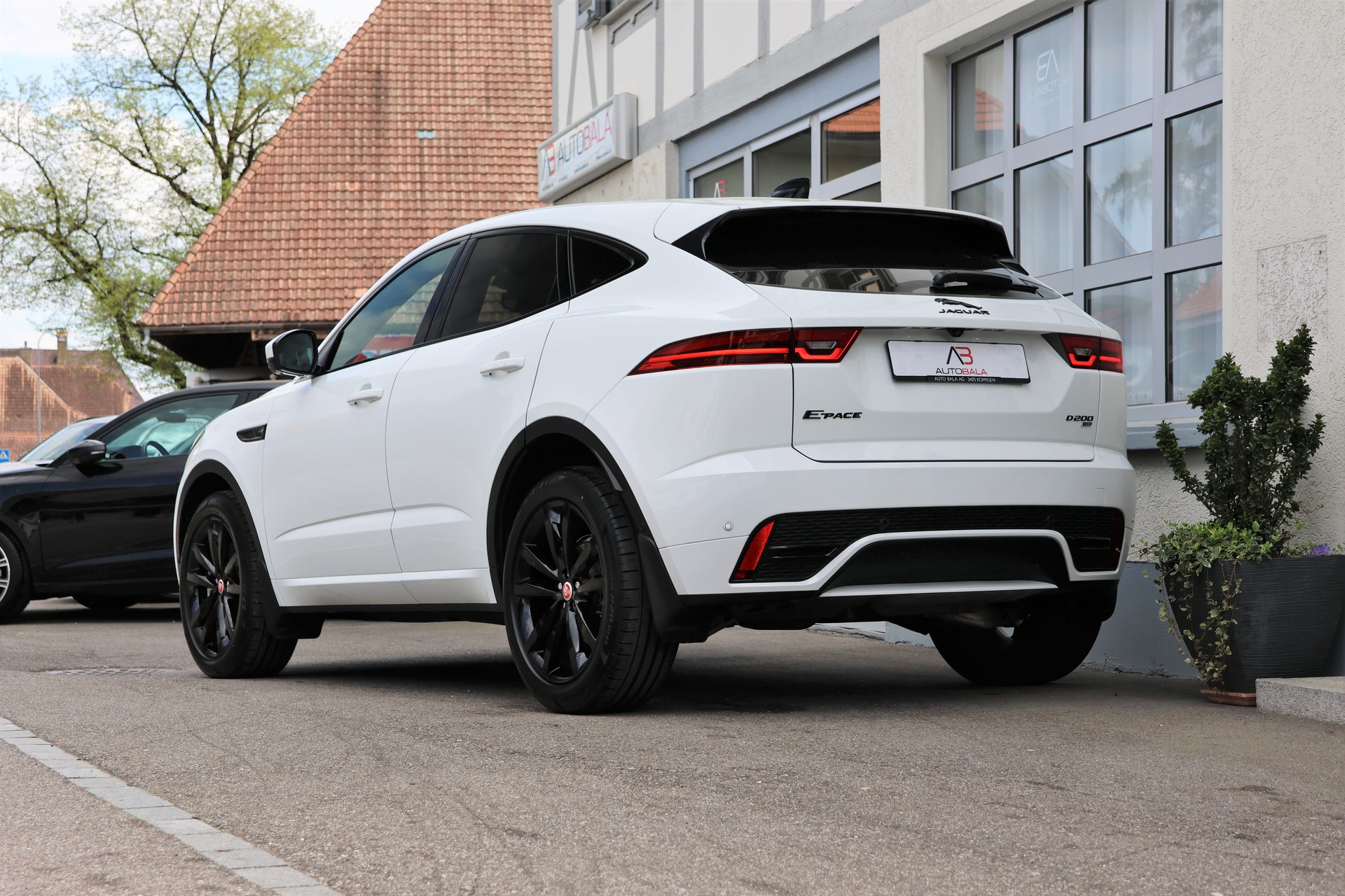 JAGUAR E-Pace 2.0d D200 R-Dynamic AWD SE (CH)-showroom-element-1