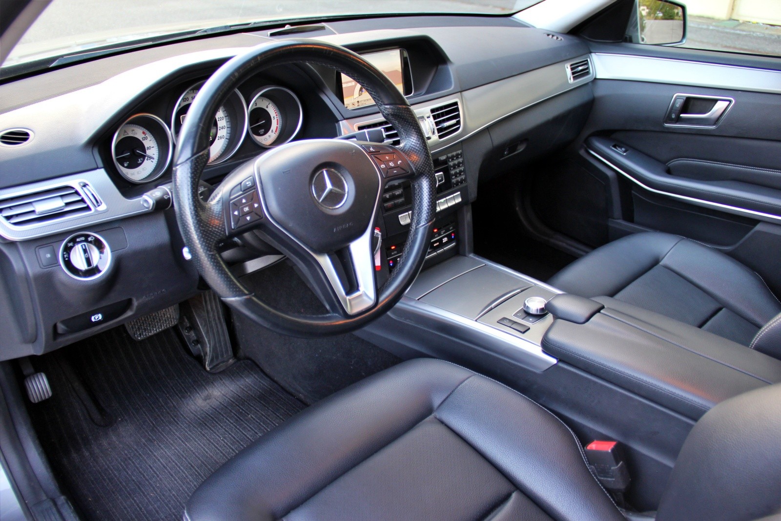 MERCEDES-BENZ E 250 BlueTEC Avantgarde 4Matic 7G-Tronic-image-8