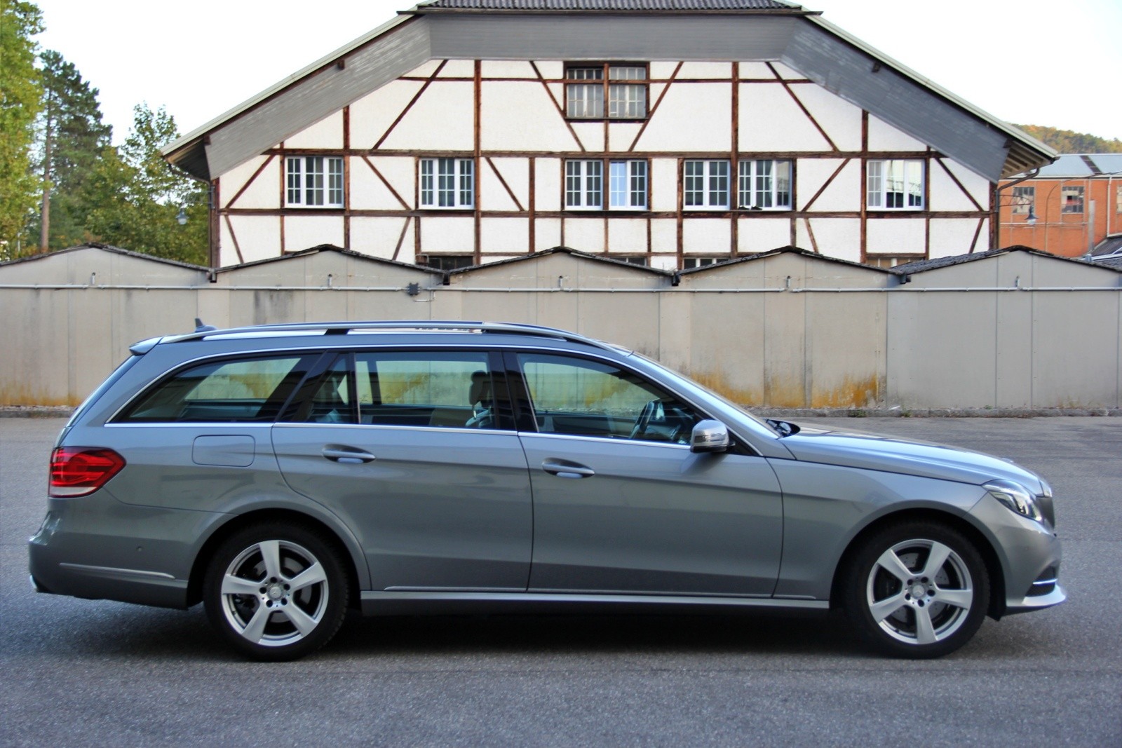 MERCEDES-BENZ E 250 BlueTEC Avantgarde 4Matic 7G-Tronic-image-5