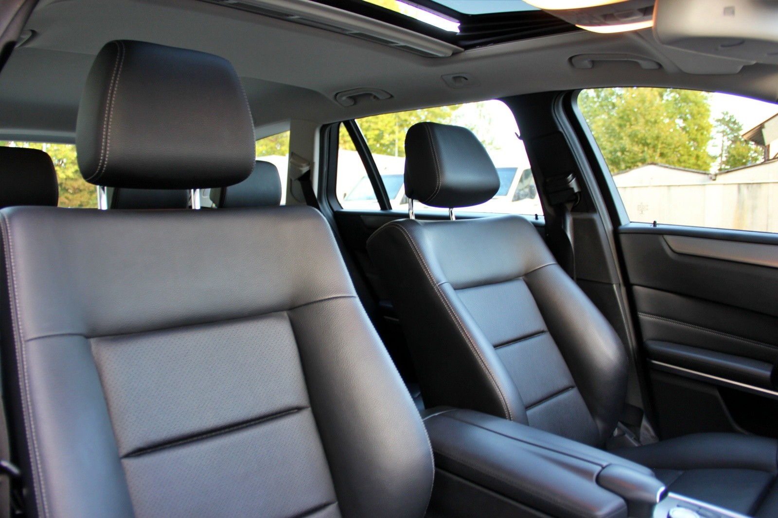 MERCEDES-BENZ E 250 BlueTEC Avantgarde 4Matic 7G-Tronic-image-12