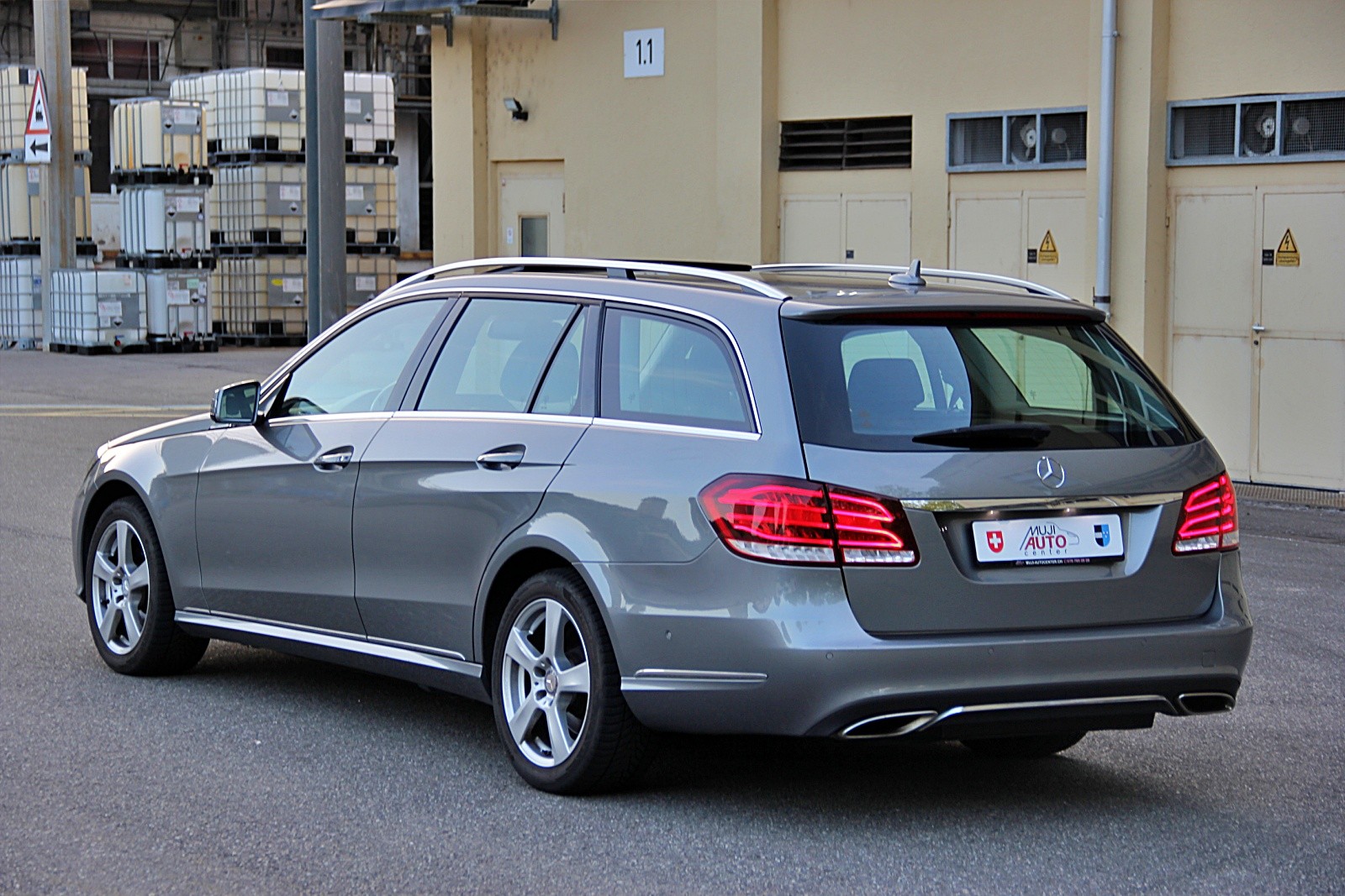 MERCEDES-BENZ E 250 BlueTEC Avantgarde 4Matic 7G-Tronic-showroom-element-2