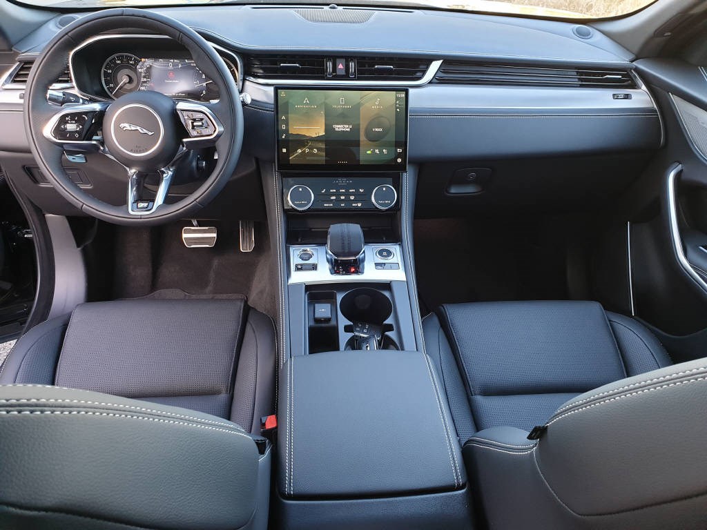 JAGUAR F-Pace P250 R-Dynamic SE 4x4 (crochet)-image-11