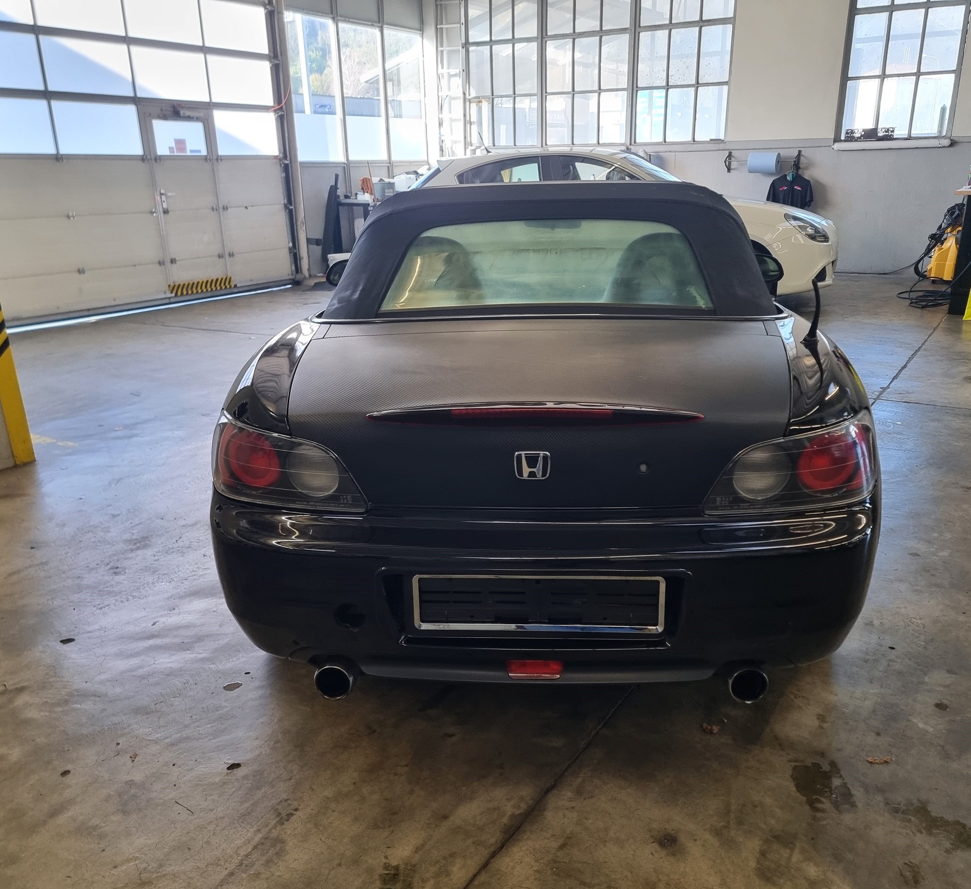 HONDA S2000-showroom-element-3