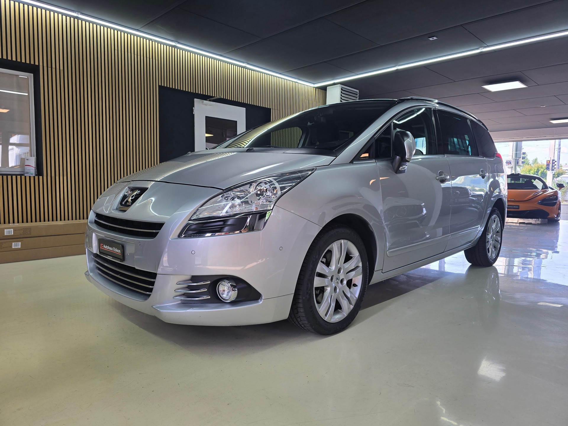 PEUGEOT 5008 1.6 16V T Allure Automatic-showroom-element-2