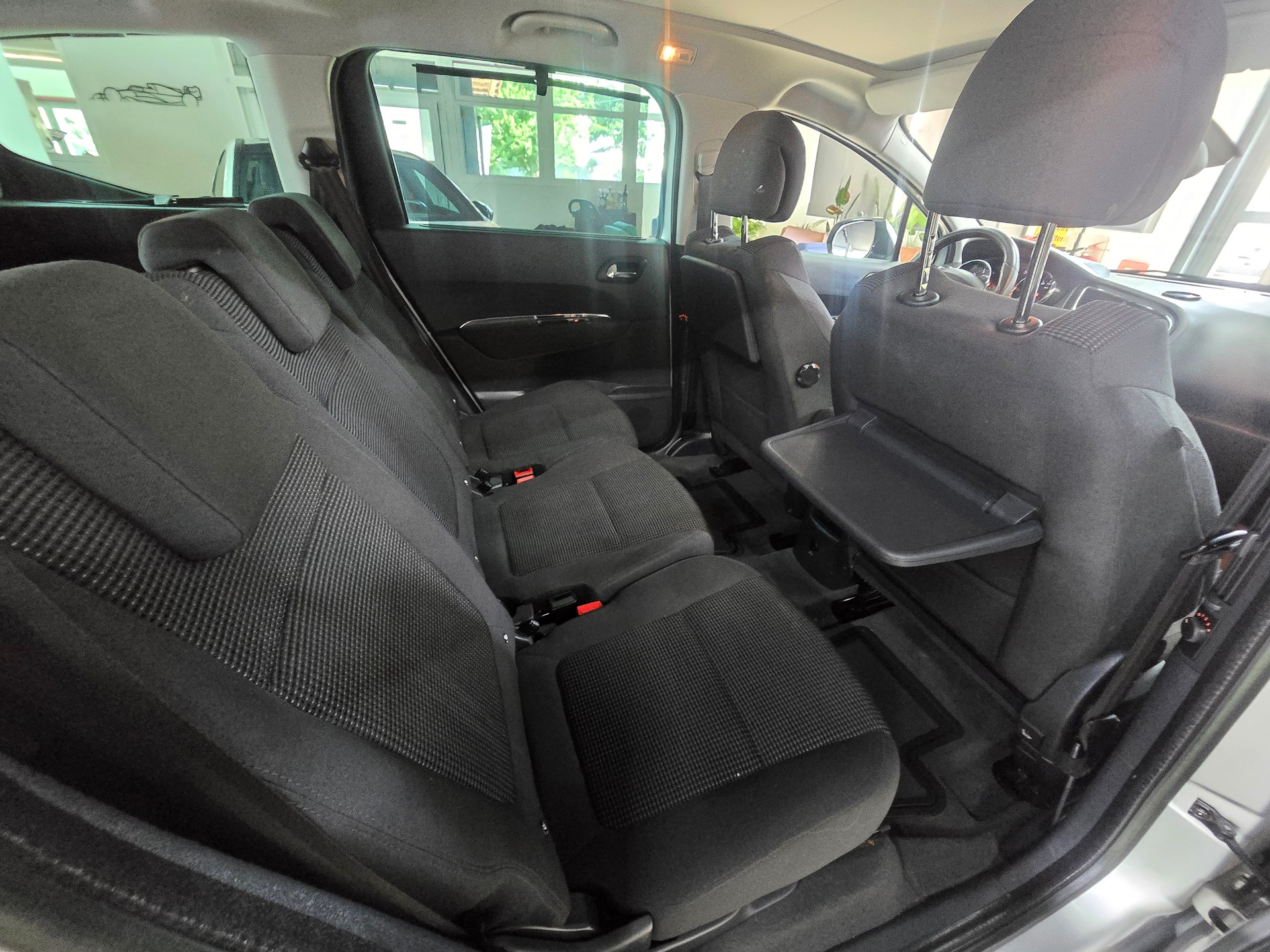 PEUGEOT 5008 1.6 16V T Allure Automatic-image-14