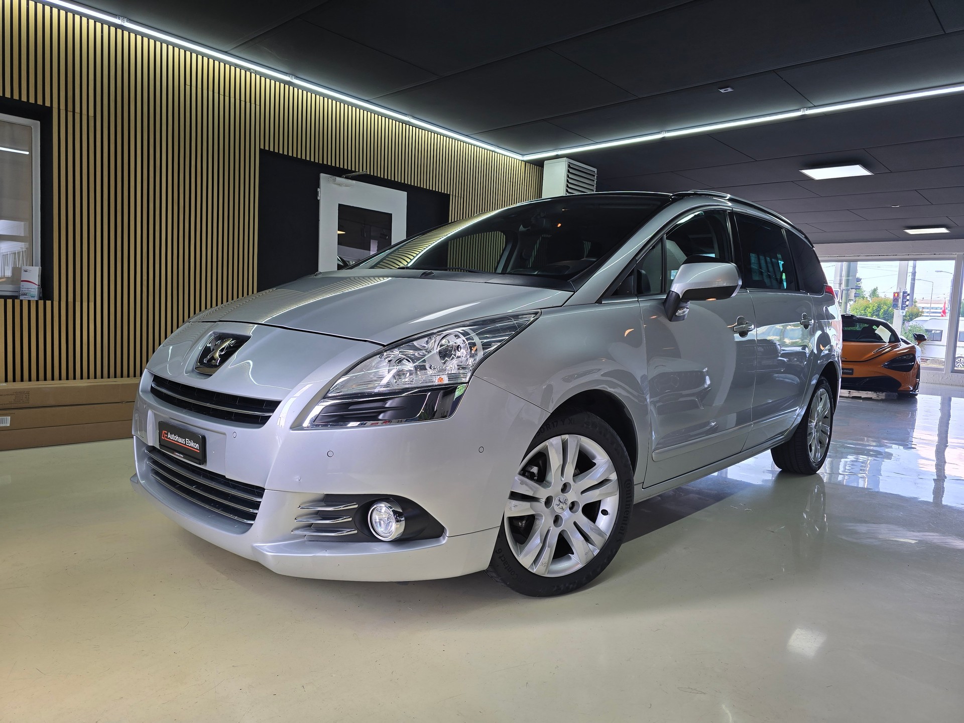 PEUGEOT 5008 1.6 16V T Allure Automatic