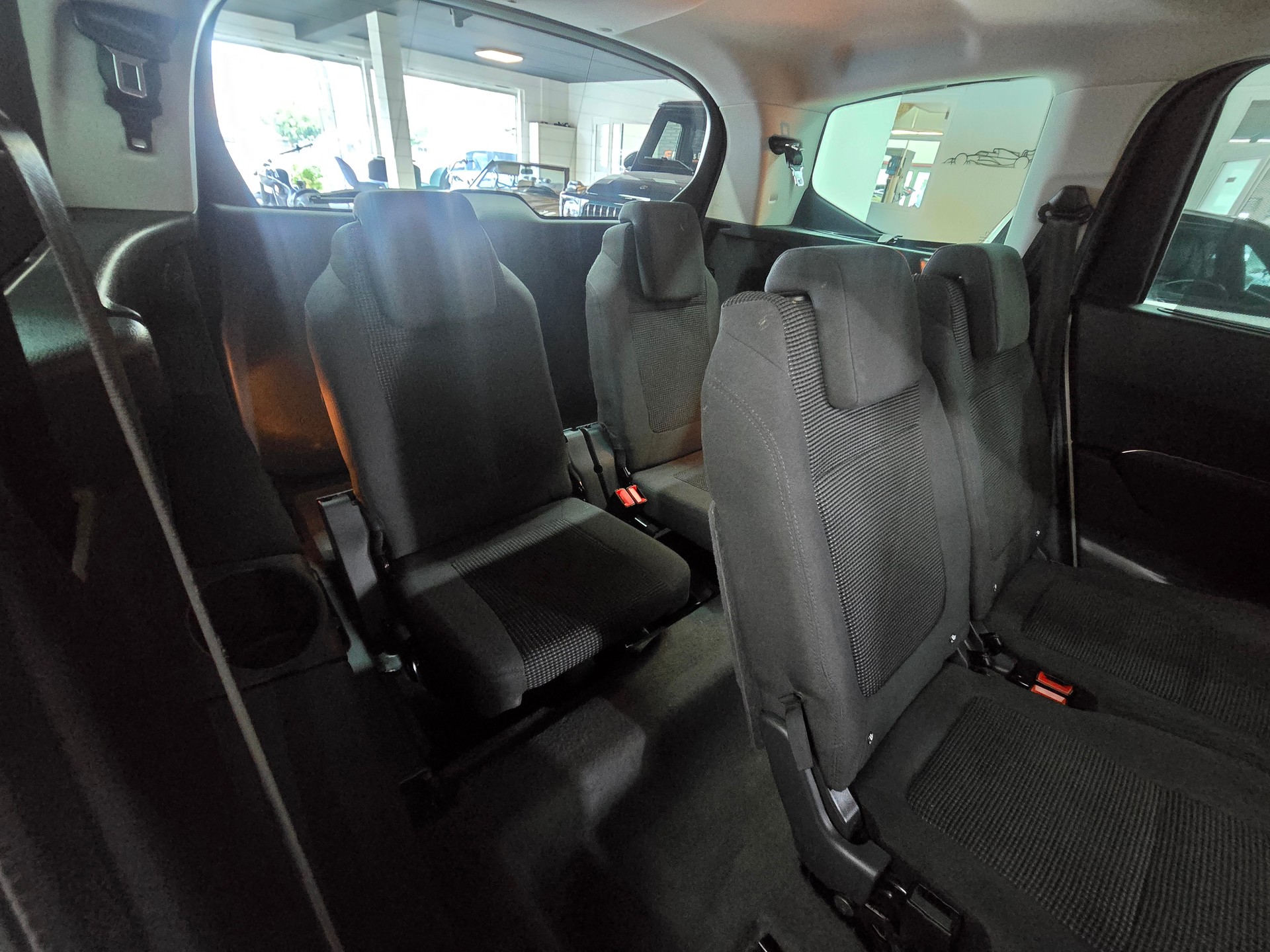 PEUGEOT 5008 1.6 16V T Allure Automatic-image-15
