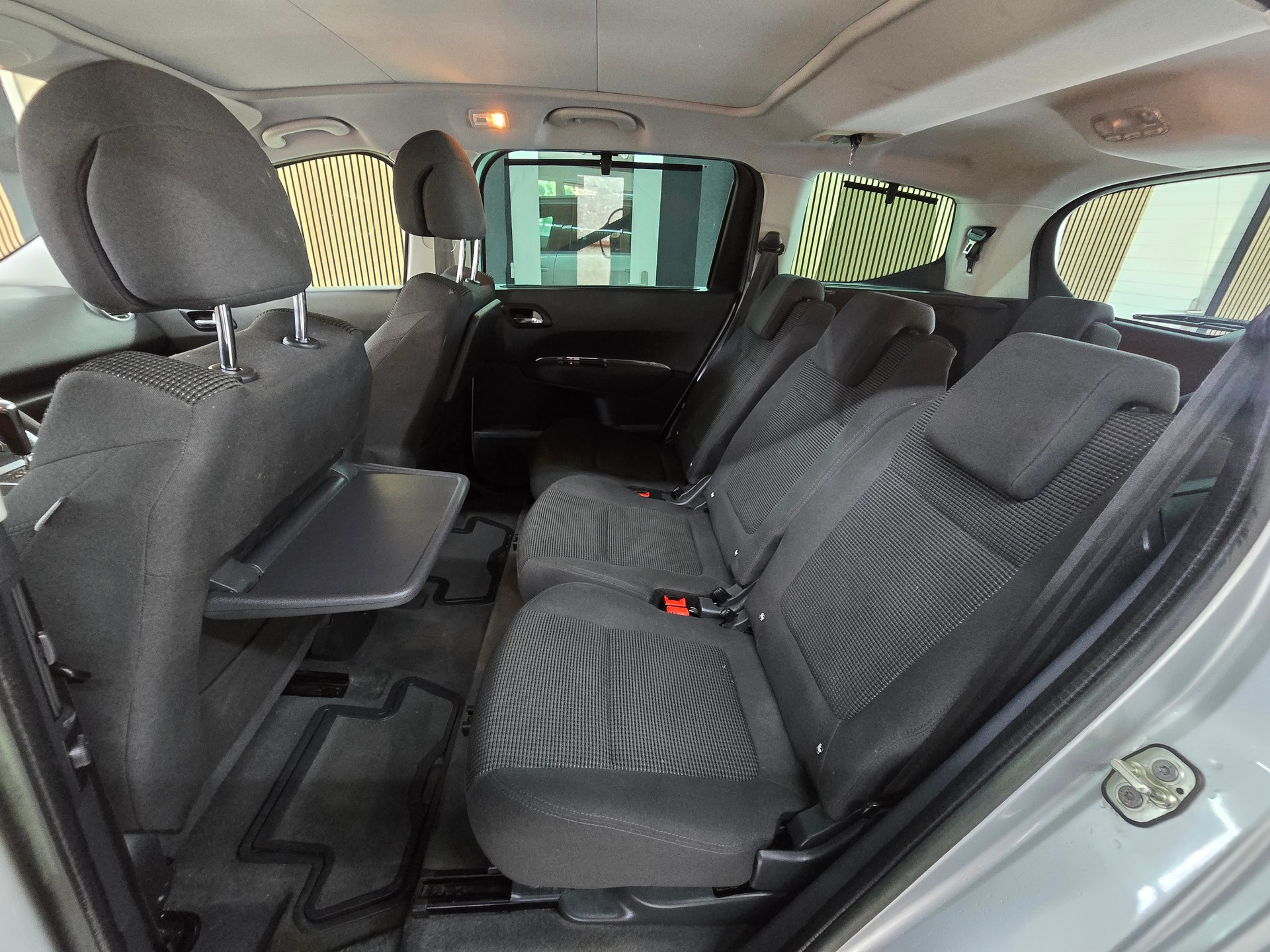 PEUGEOT 5008 1.6 16V T Allure Automatic-image-13