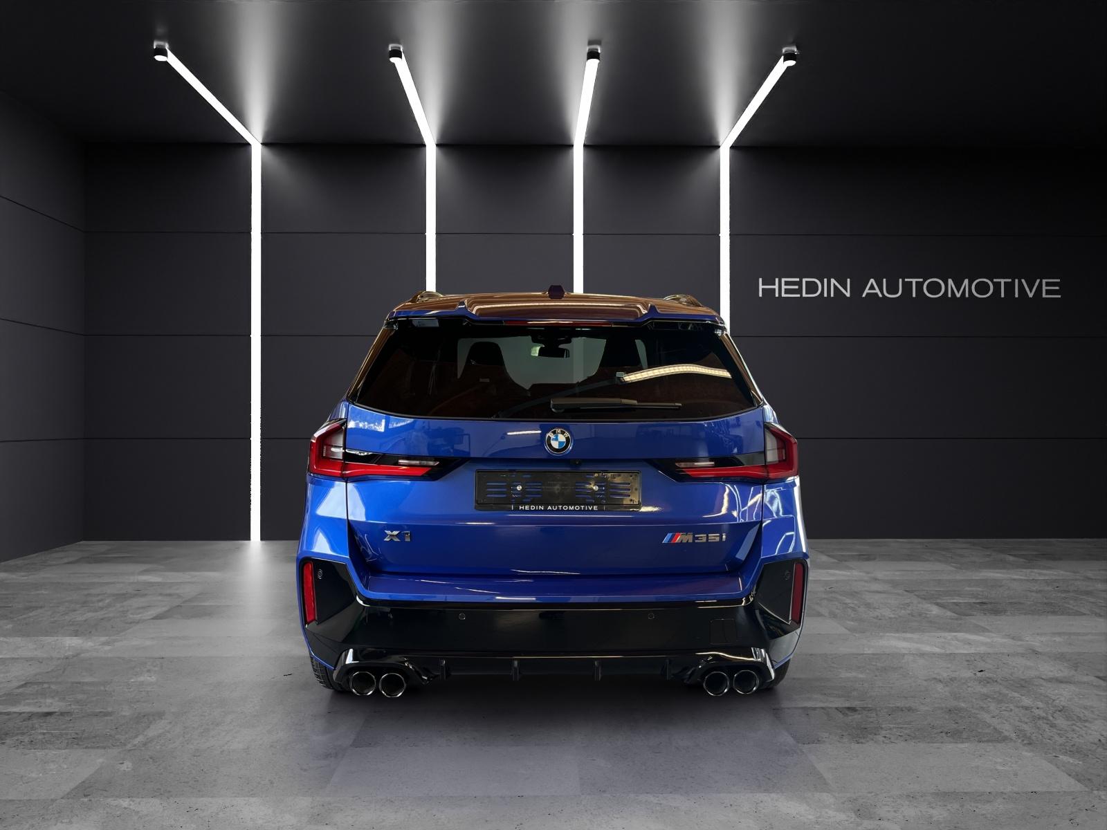 BMW X1 M35i-showroom-element-3