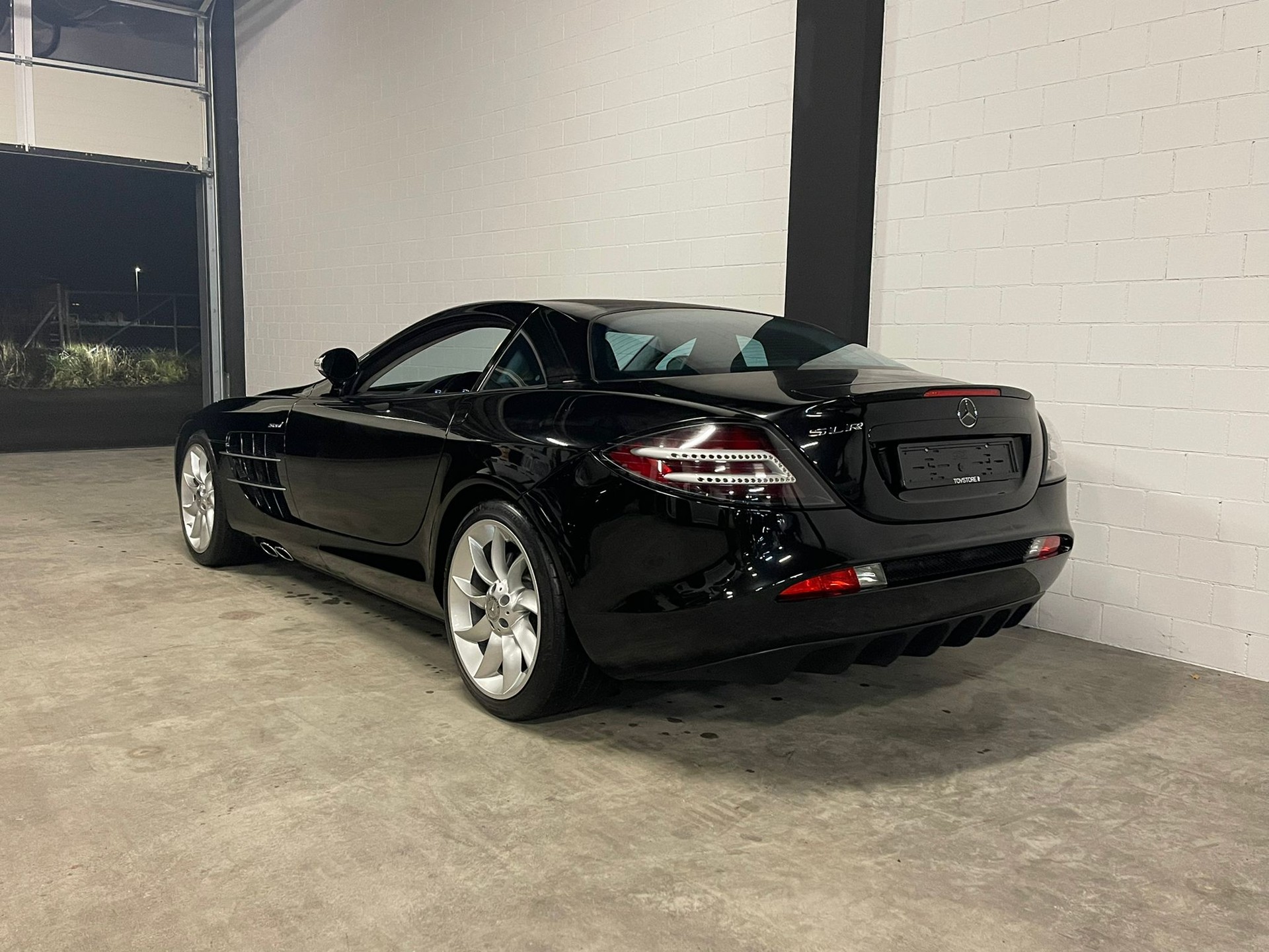 MERCEDES-BENZ SLR-showroom-element-2