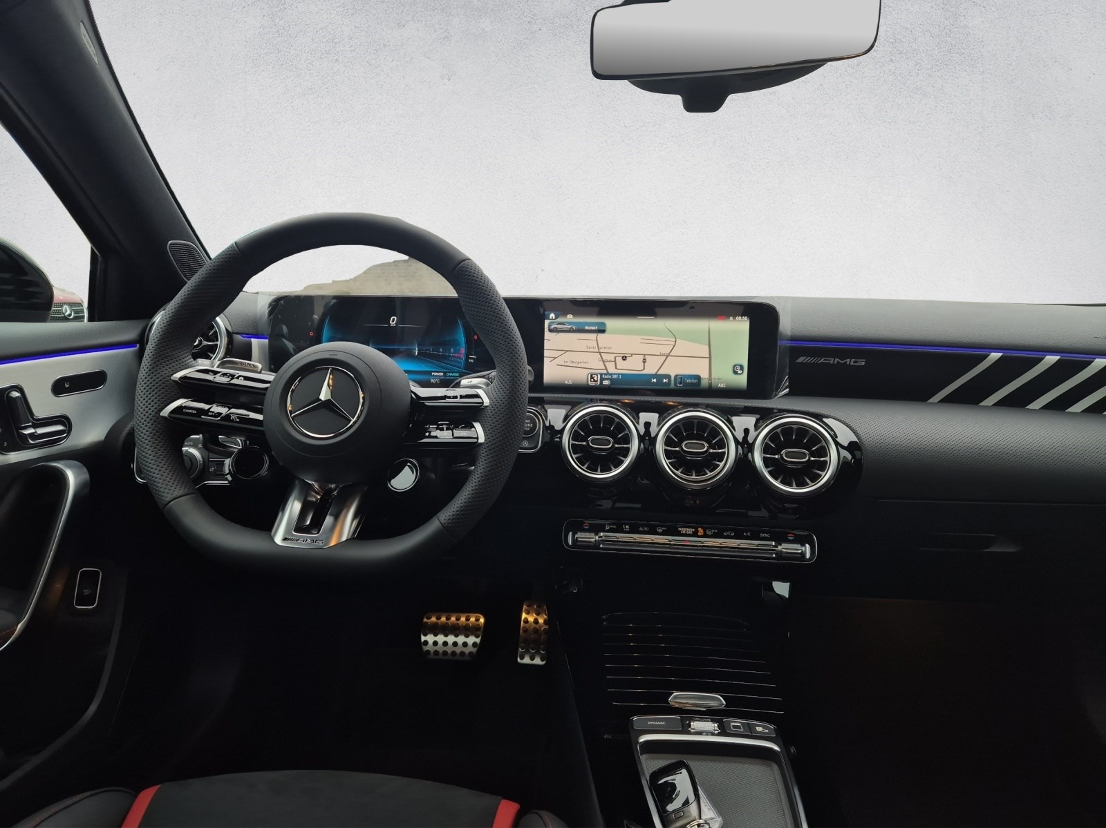 MERCEDES-BENZ A 35 AMG 4Matic Limousine-image-11