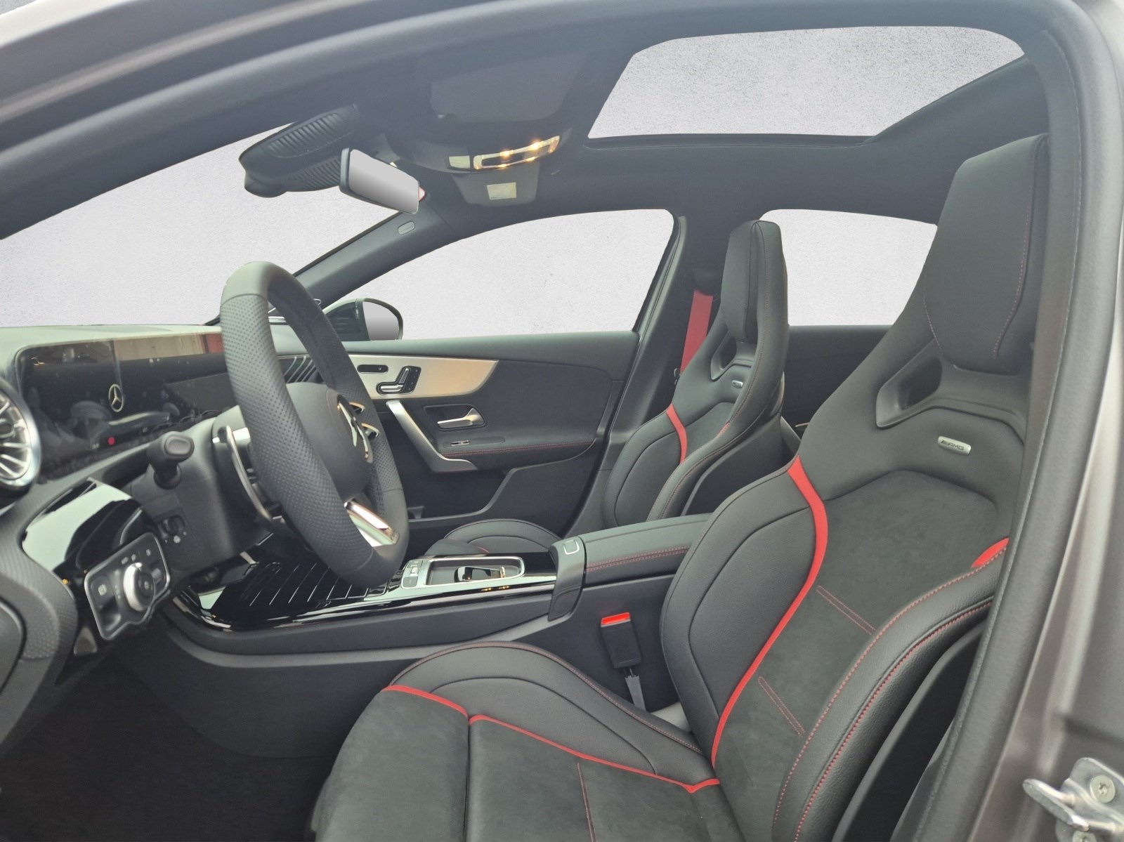 MERCEDES-BENZ A 35 AMG 4Matic Limousine-image-8