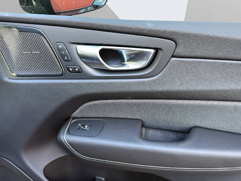 Image VOLVO XC60 XC60 2.0 T6 TE Plus Dark eAWD