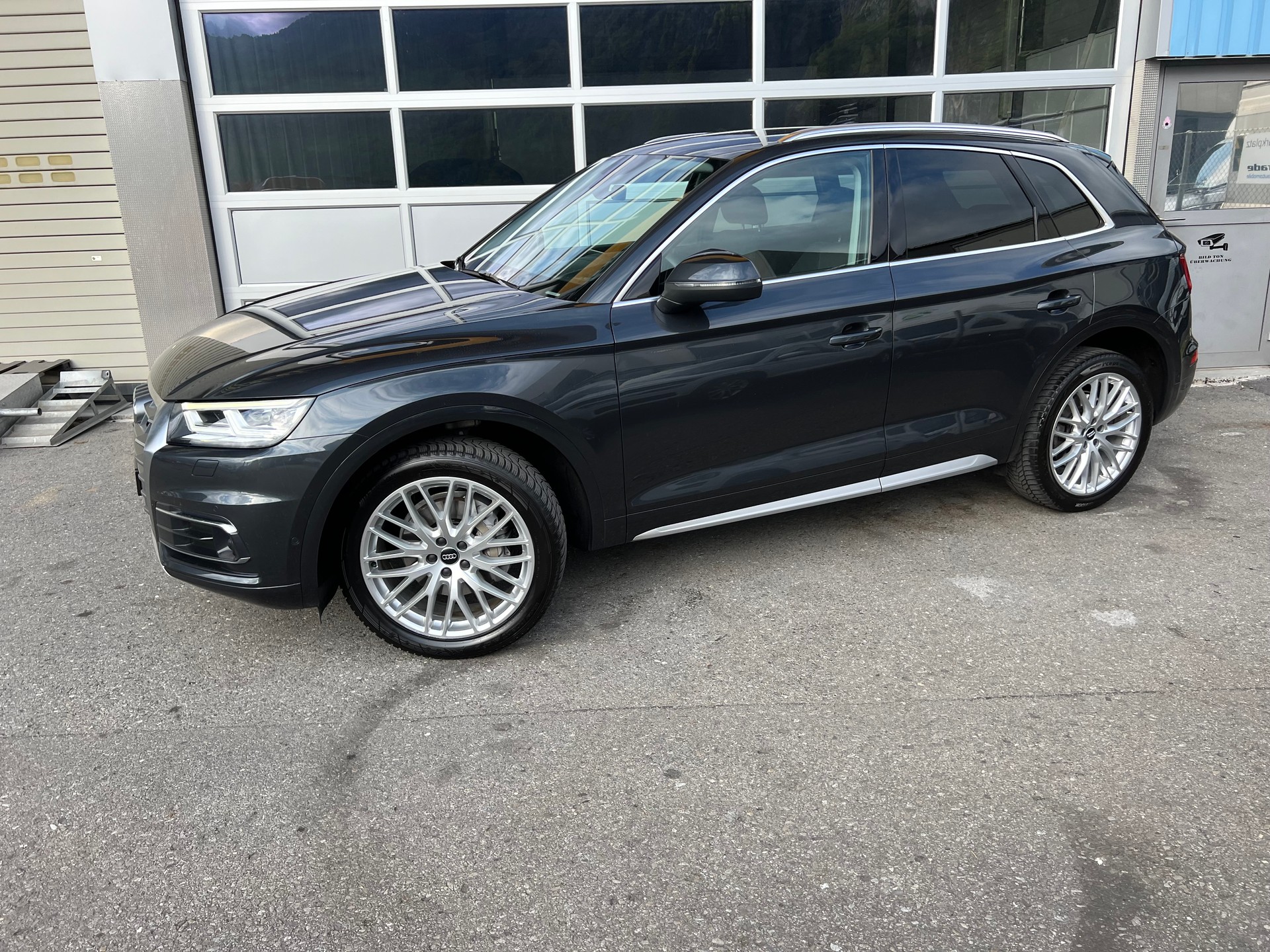AUDI Q5 40 TDI sport quattro S-tronic *** frisch ab MFK * 1 Jahr Garantie ***-showroom-element-2