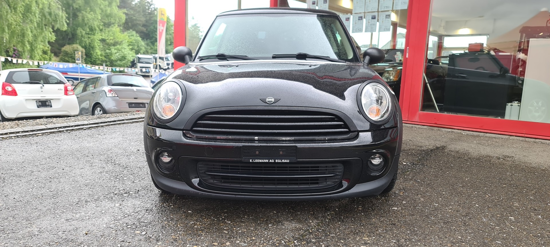 MINI One-showroom-element-2