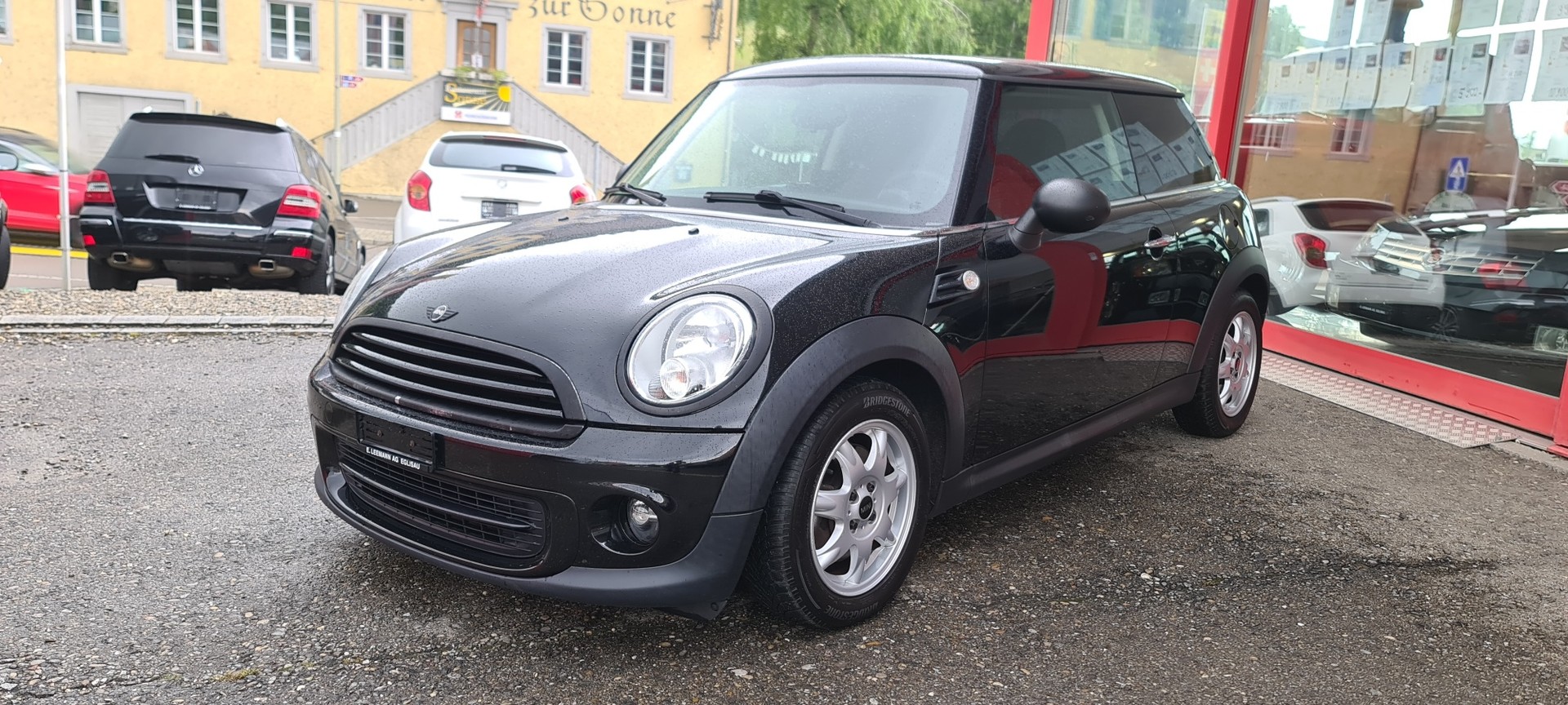 MINI One-showroom-element-3