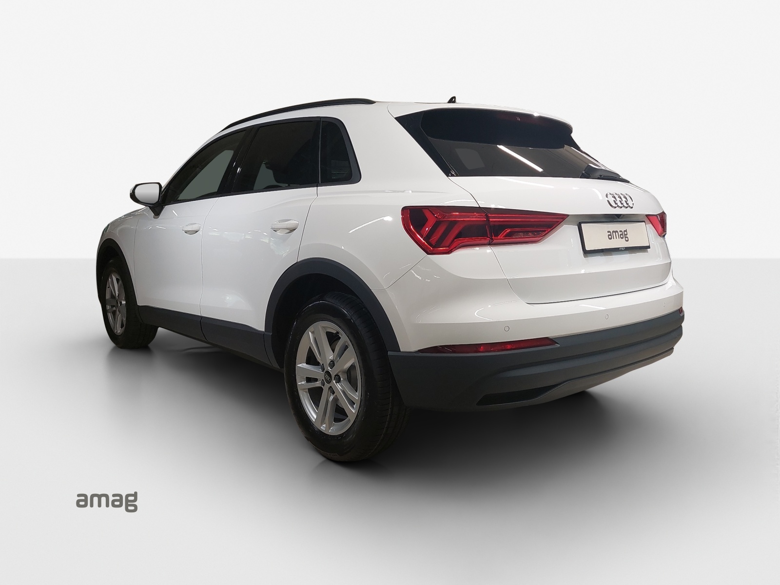 AUDI Q3 35 TFSI Attraction S-tronic-showroom-element-2