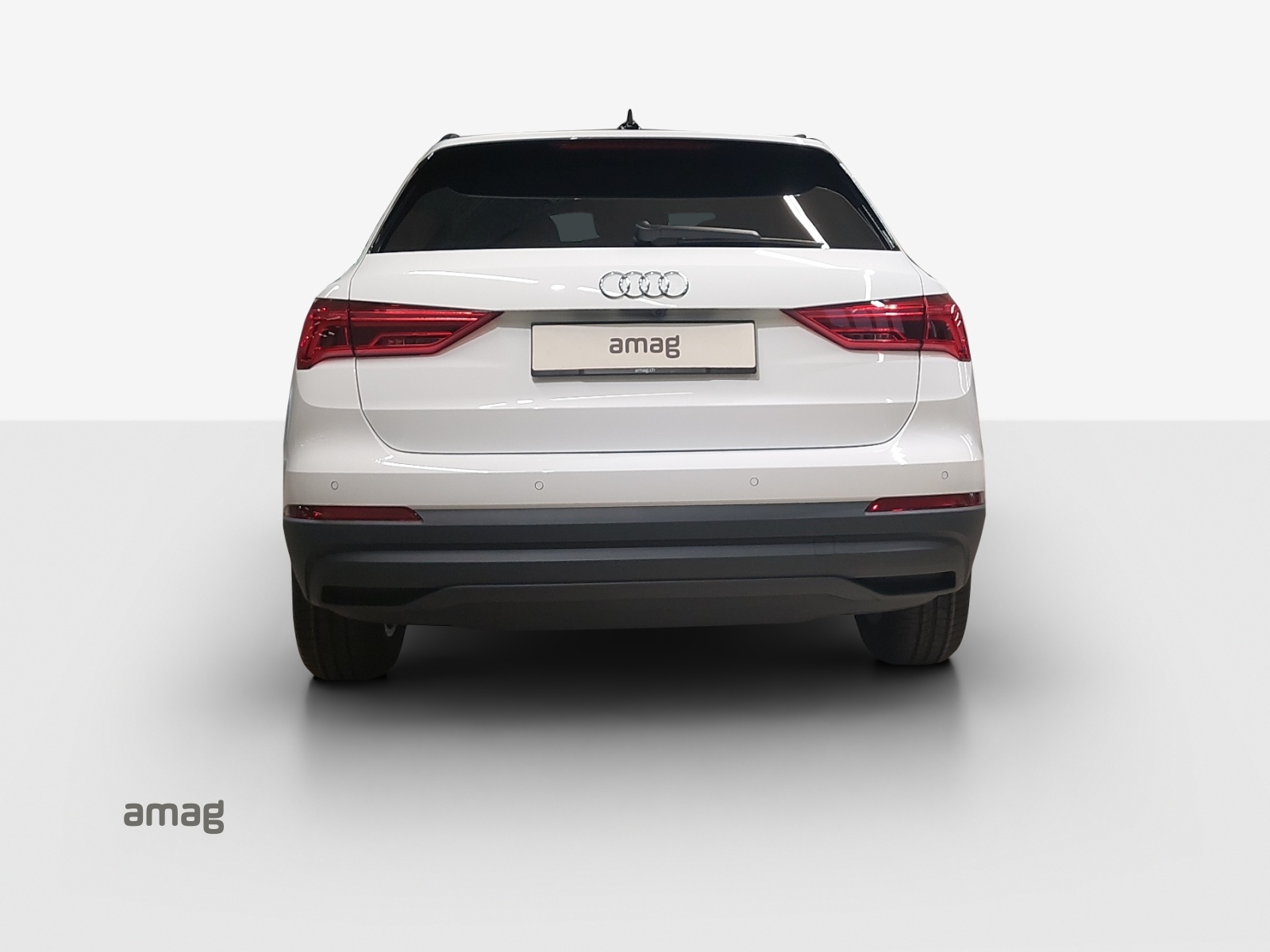 AUDI Q3 35 TFSI Attraction S-tronic-showroom-element-3