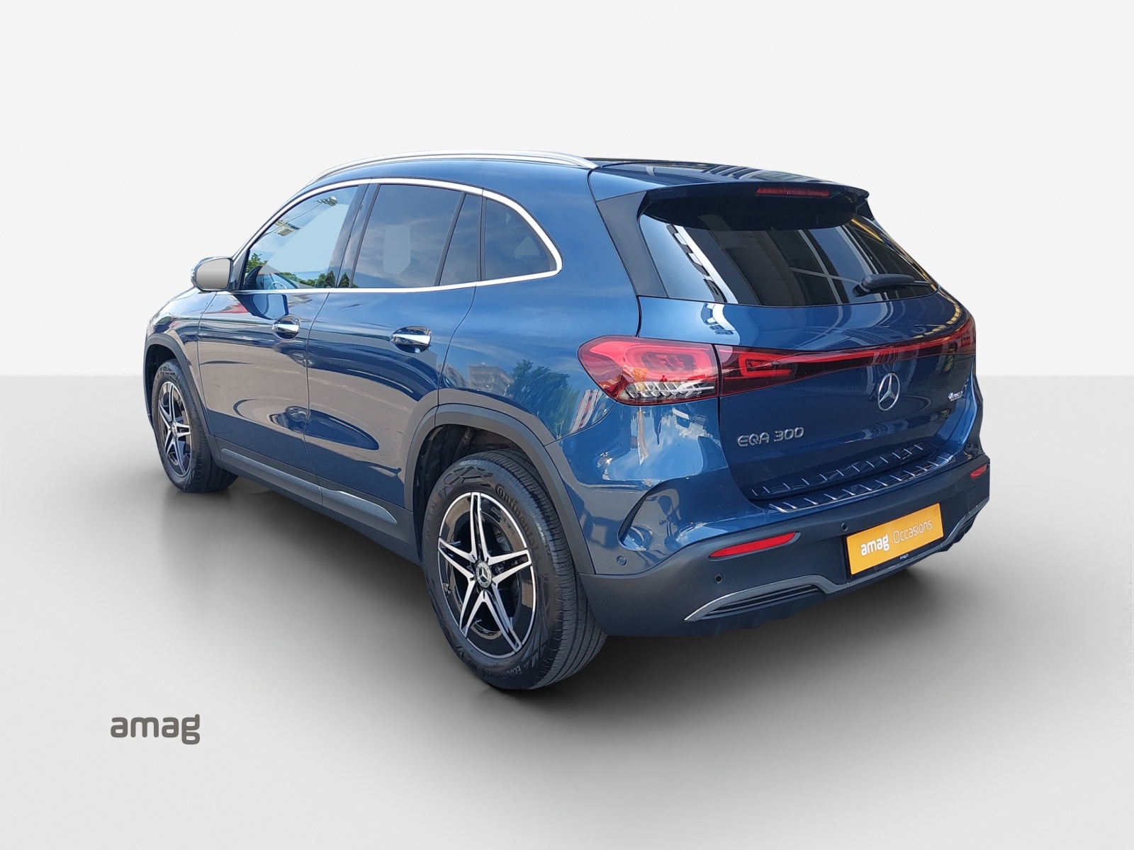 MERCEDES-BENZ EQA 300 AMG Line 4Matic-showroom-element-3