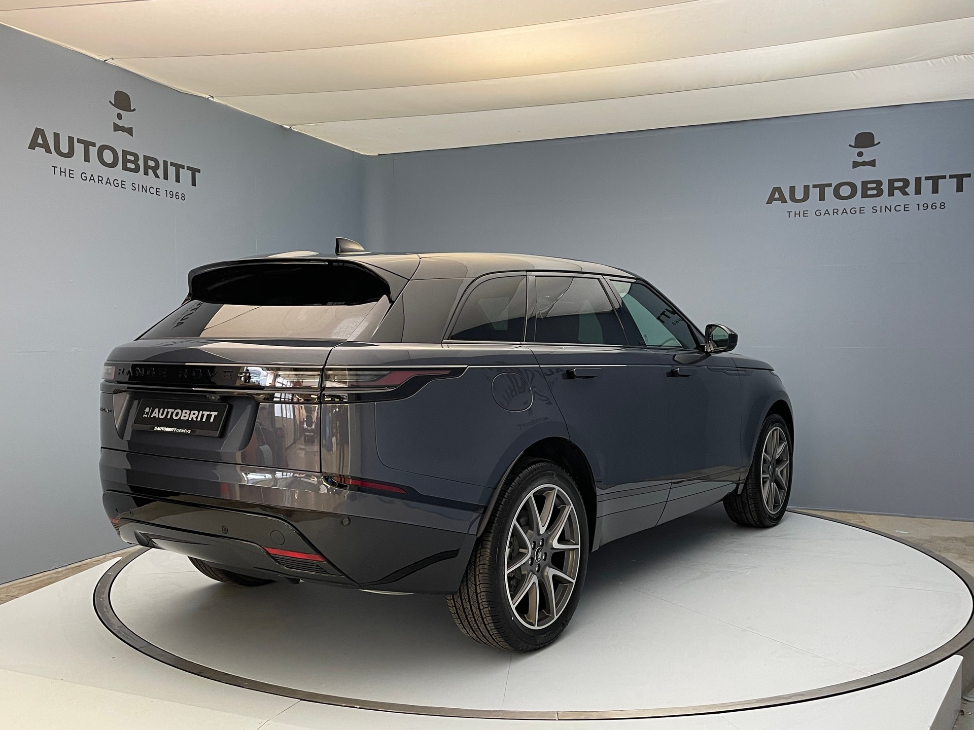 LAND ROVER Range Rover Velar 2.0 P400e Dynamic HSE-showroom-element-3