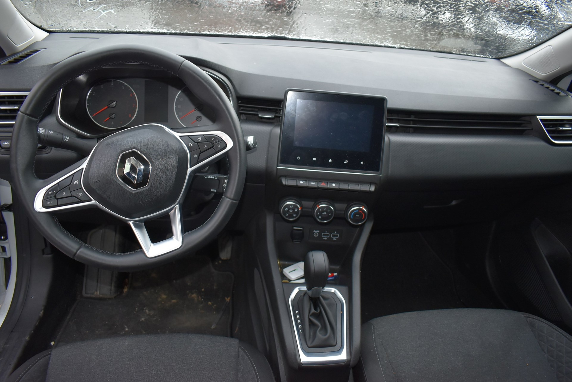 RENAULT Clio 1.0 Intens CVT-image-3
