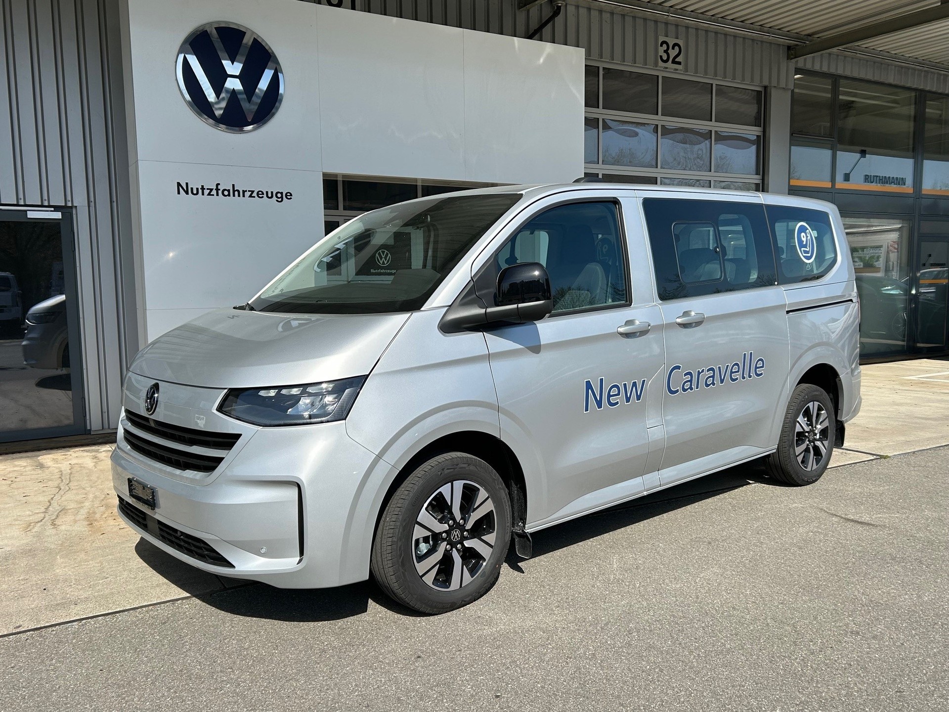 VW Caravelle Life 2.0 TDI Automat-image-0