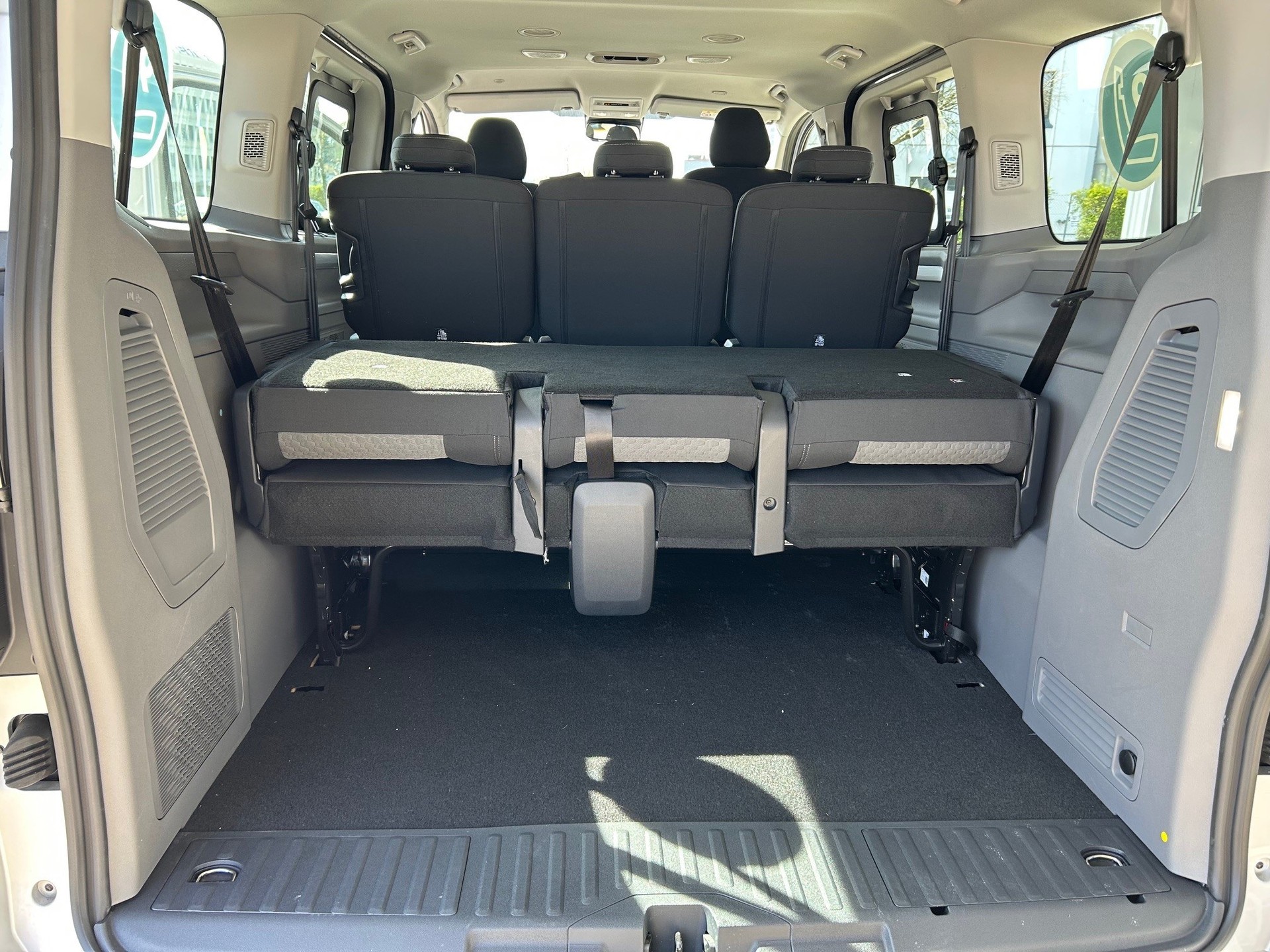 VW Caravelle Life 2.0 TDI Automat-image-12