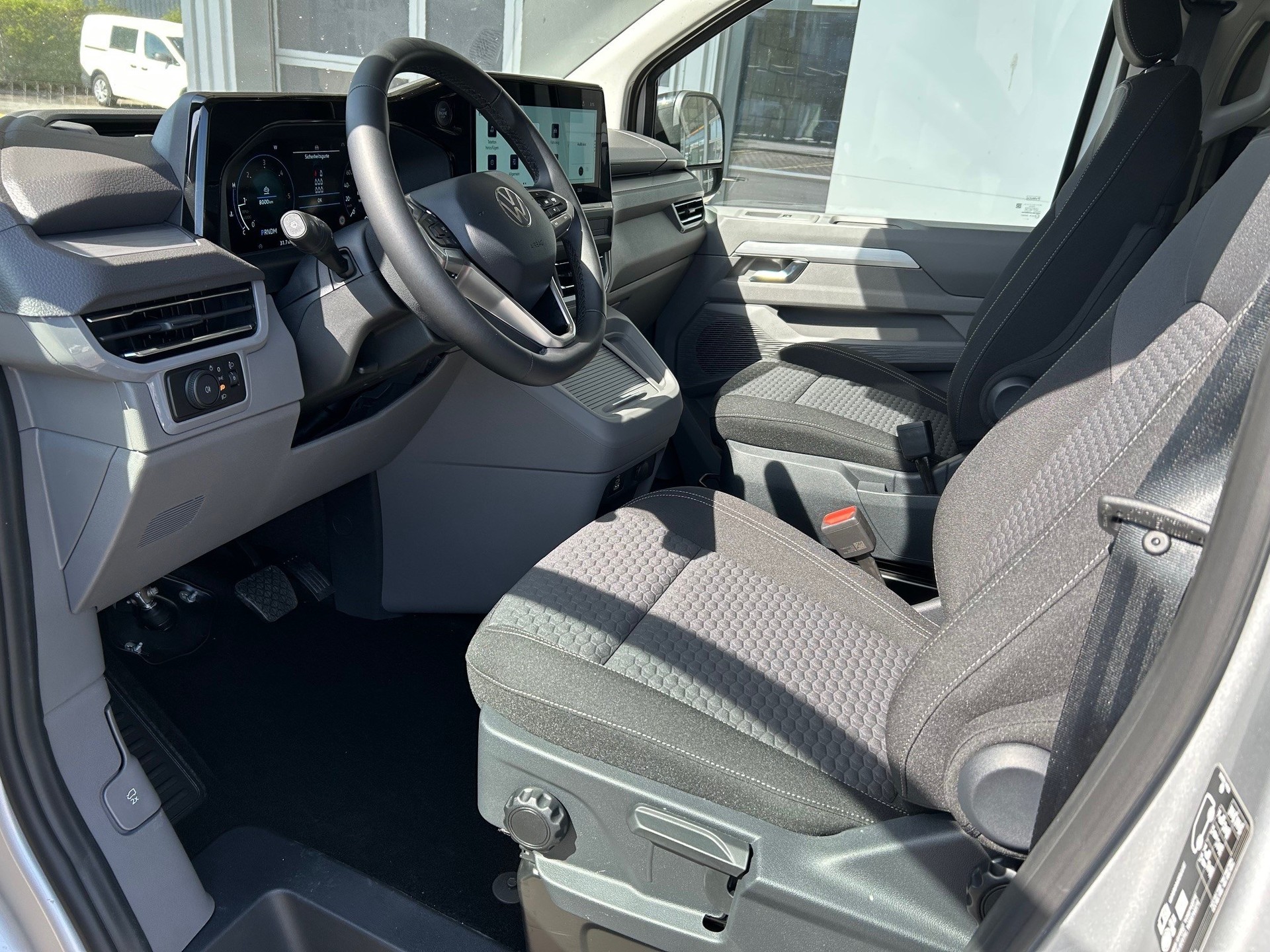 VW Caravelle Life 2.0 TDI Automat-image-4