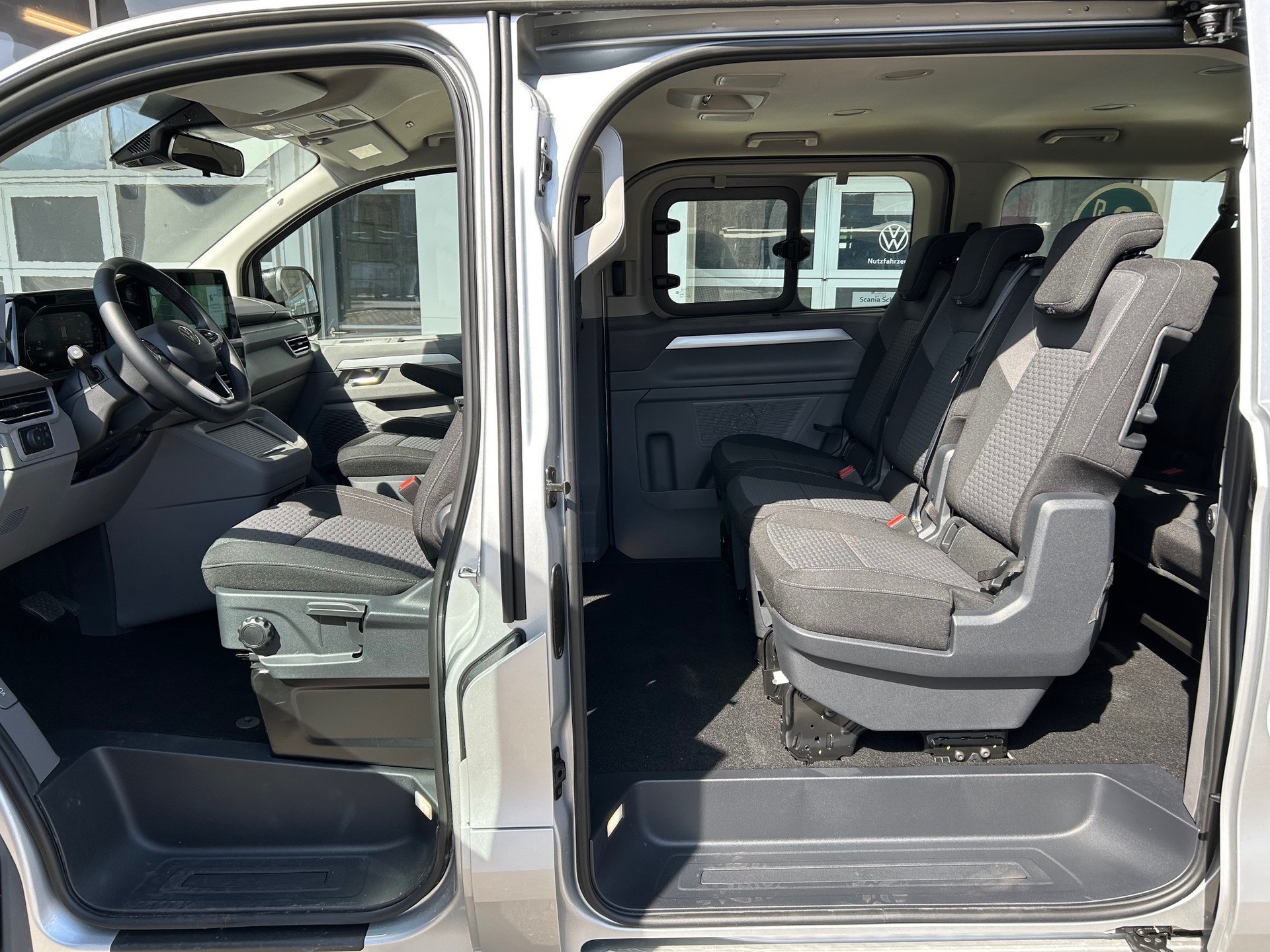 VW Caravelle Life 2.0 TDI Automat-image-8
